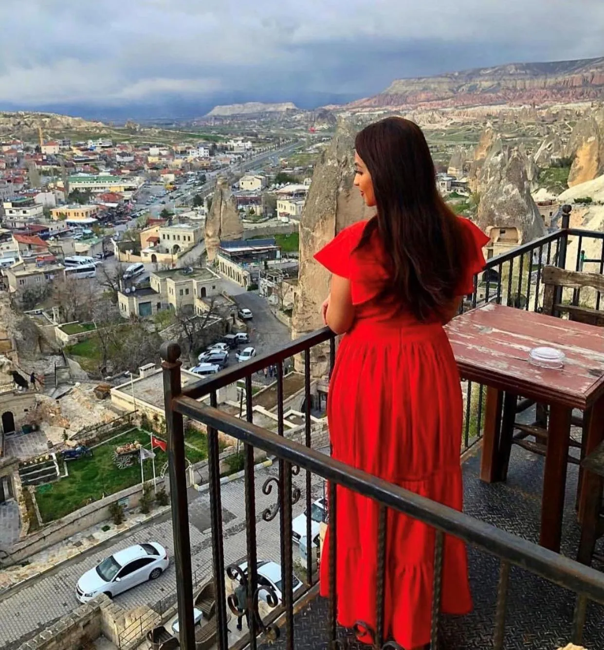 People in Arif Cave Hotel