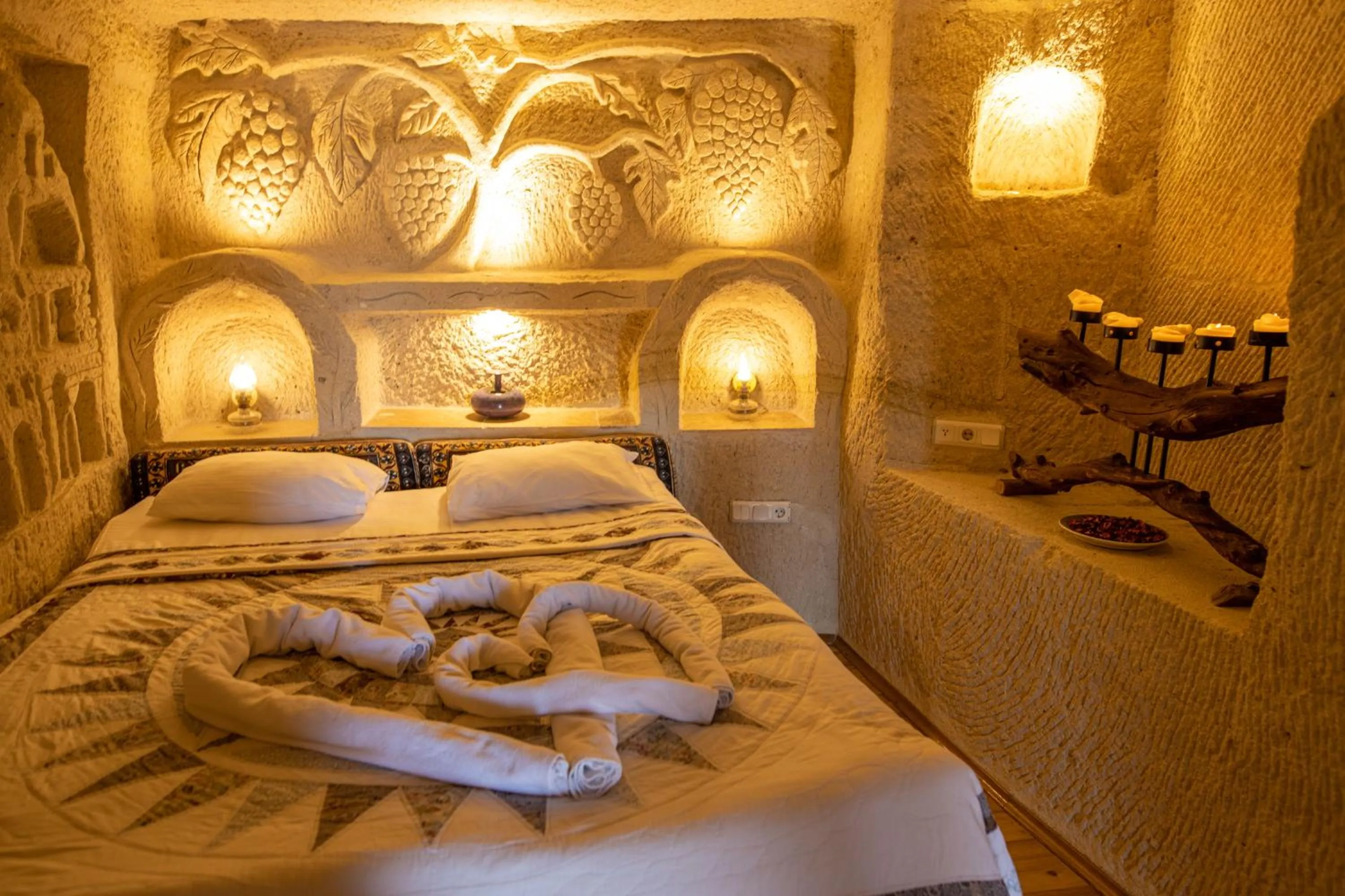 Photo of the whole room, Bed in Arif Cave Hotel