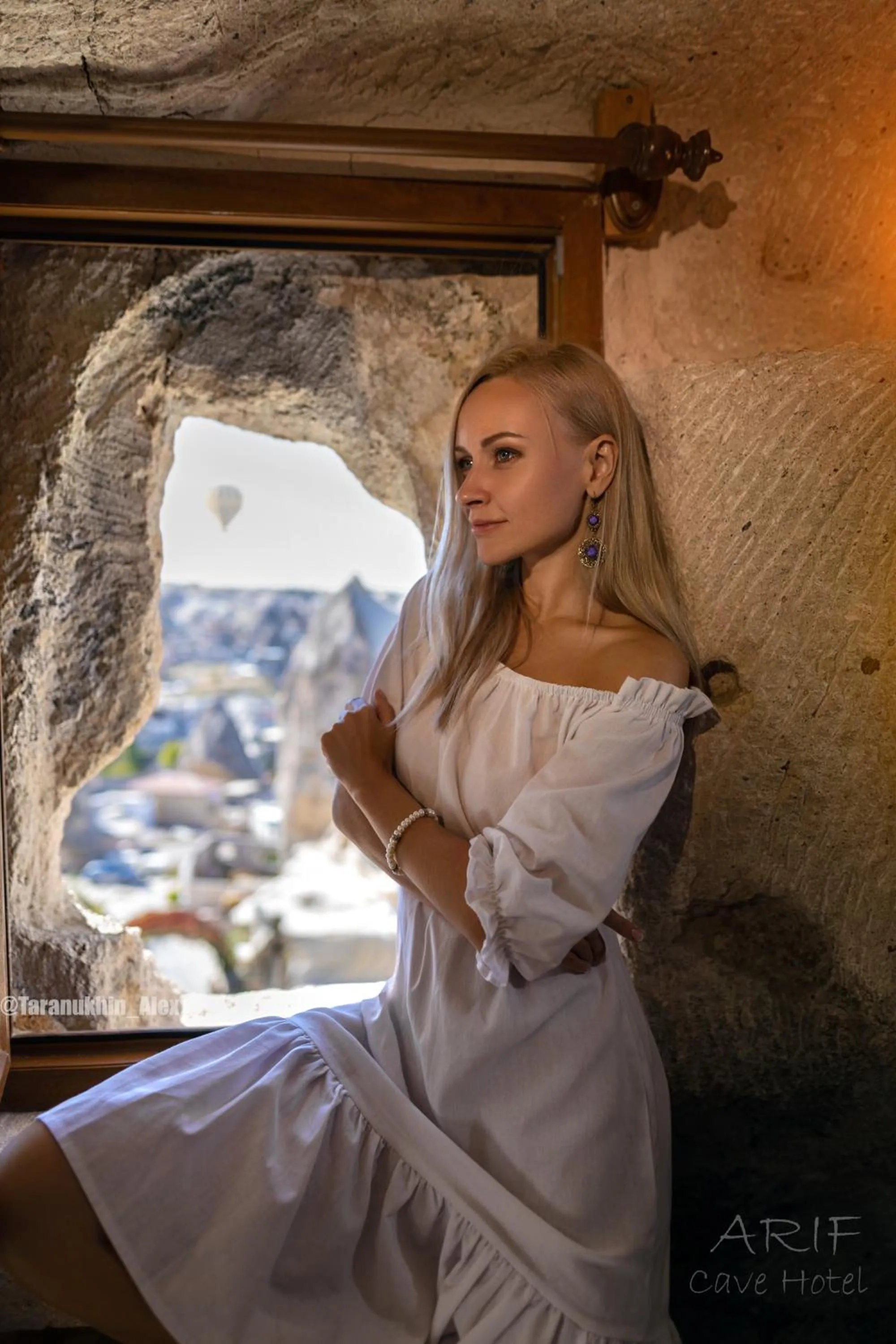 People in Arif Cave Hotel