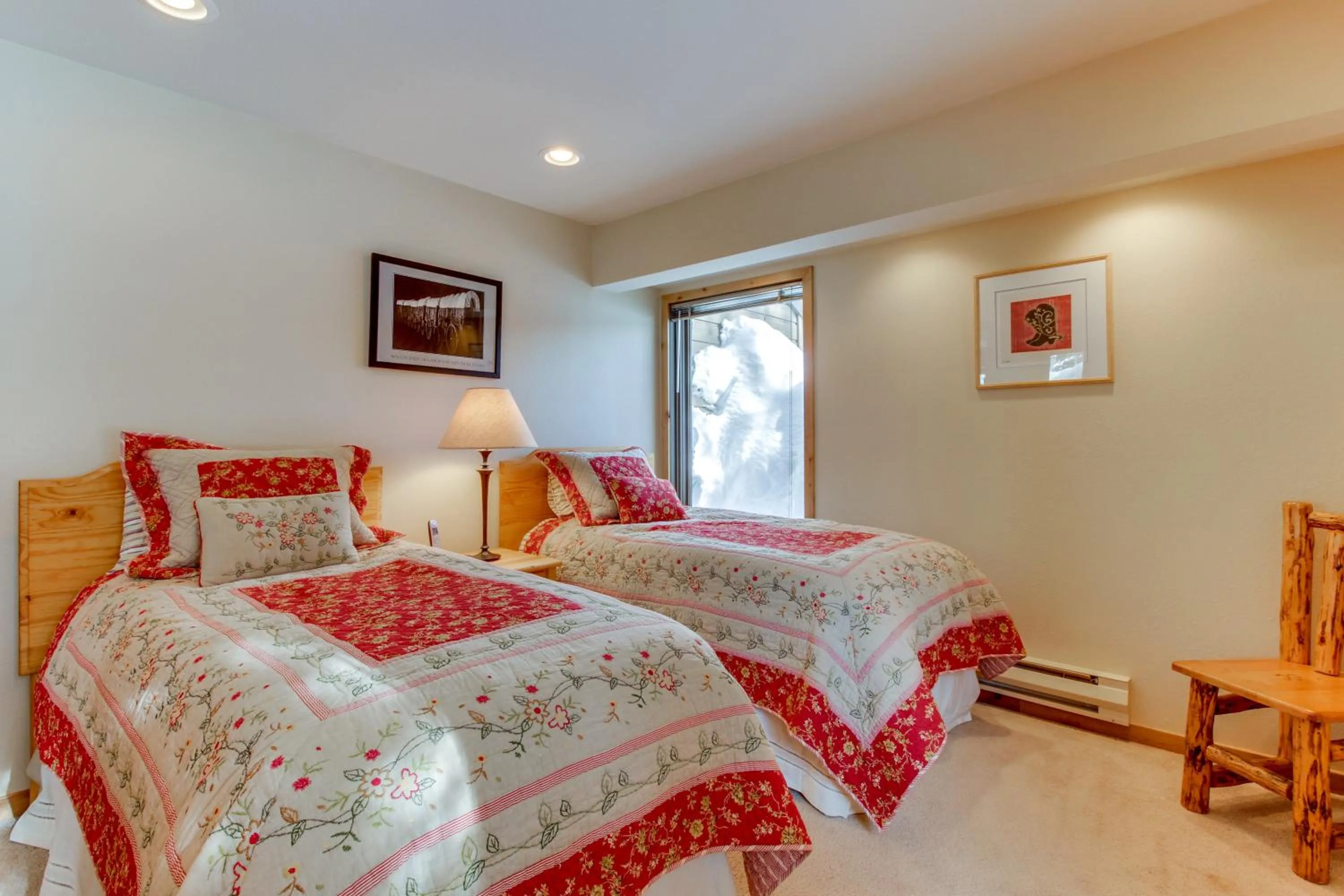 Bed in Bluff Mountain Charmer