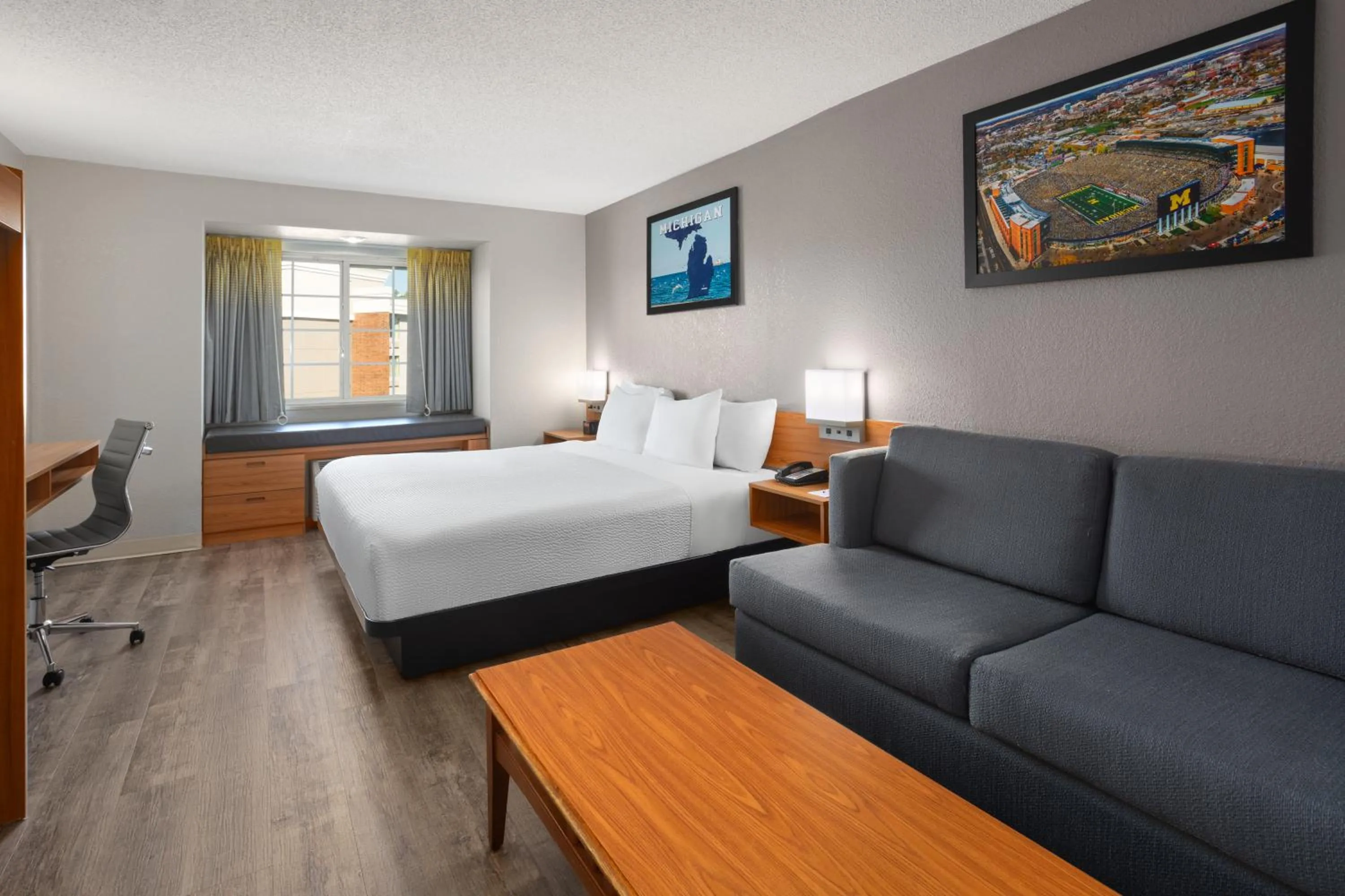 Photo of the whole room, Bed in Microtel Inn & Suites by Wyndham Ann Arbor