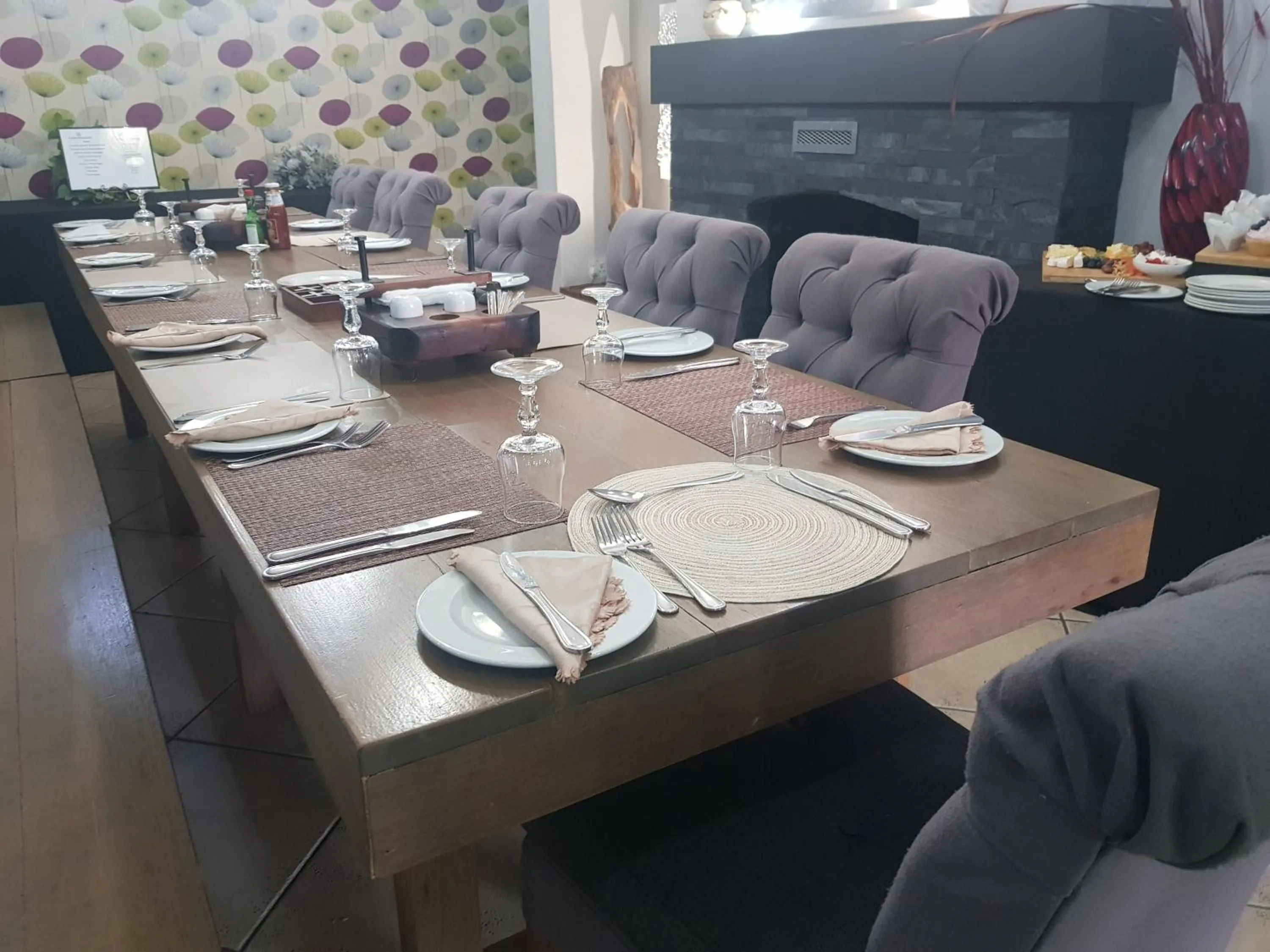 Restaurant/places to eat in Midrand Conference Centre