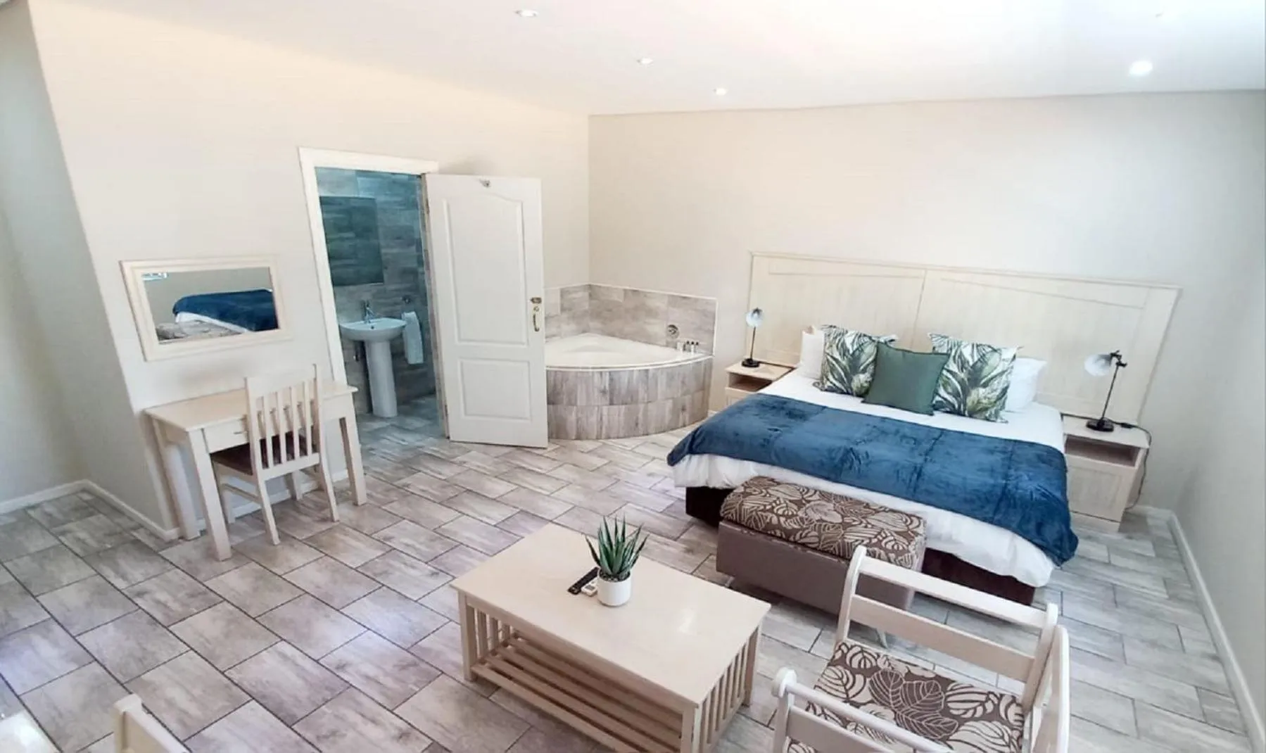 Bedroom, Bed in Midrand Conference Centre