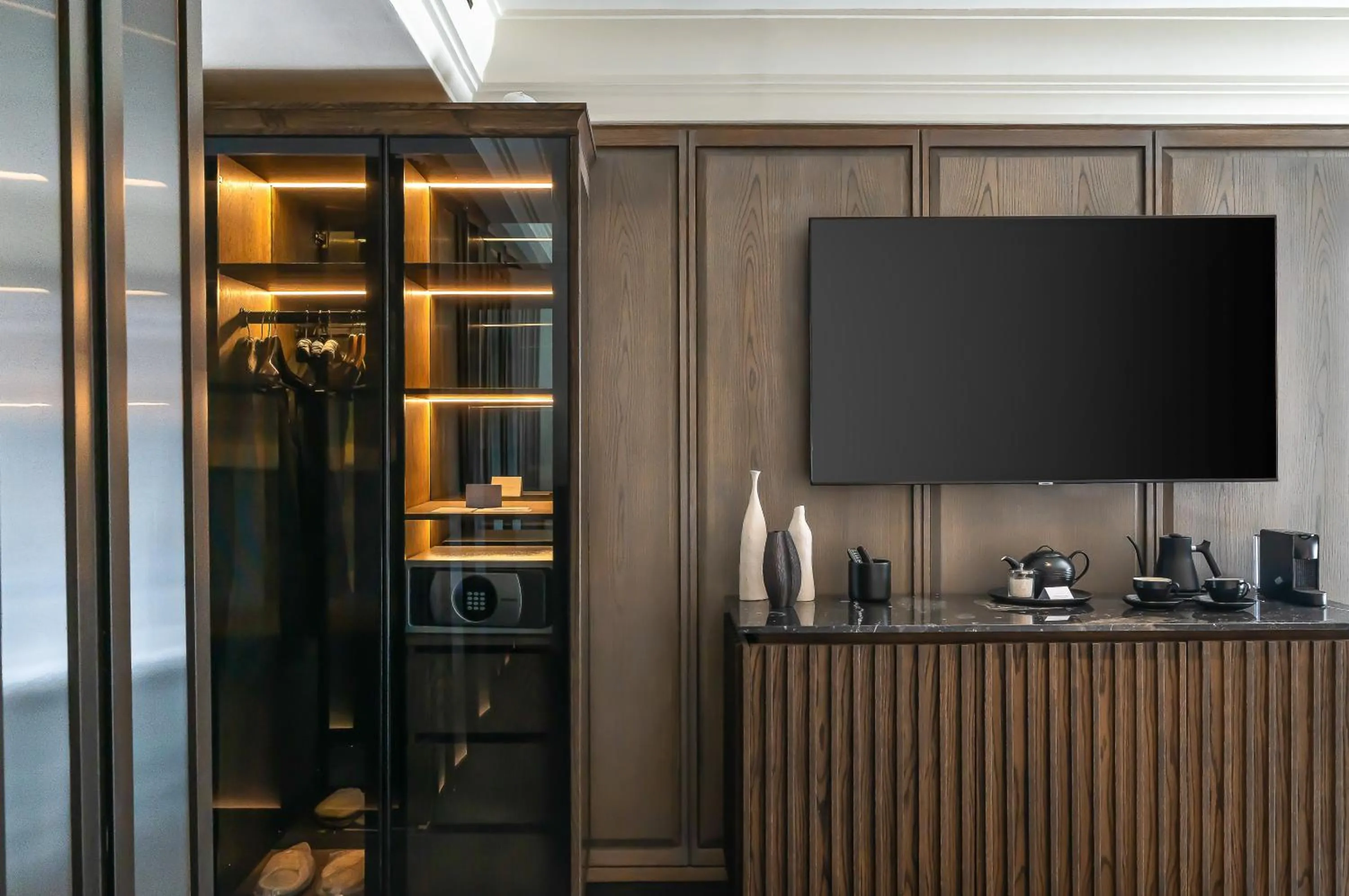 TV and multimedia in Park Hyatt Johannesburg