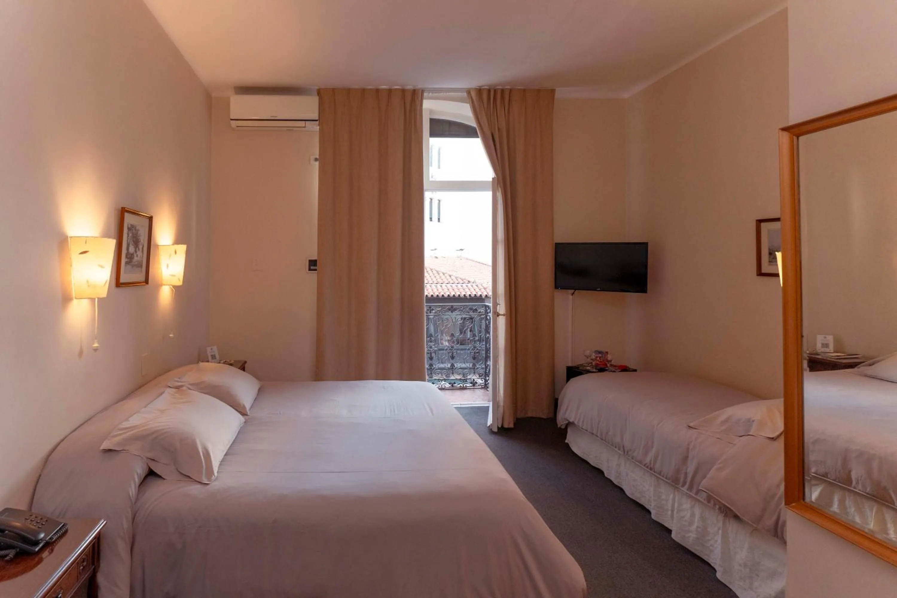 Bed in Hotel Colonial Salta