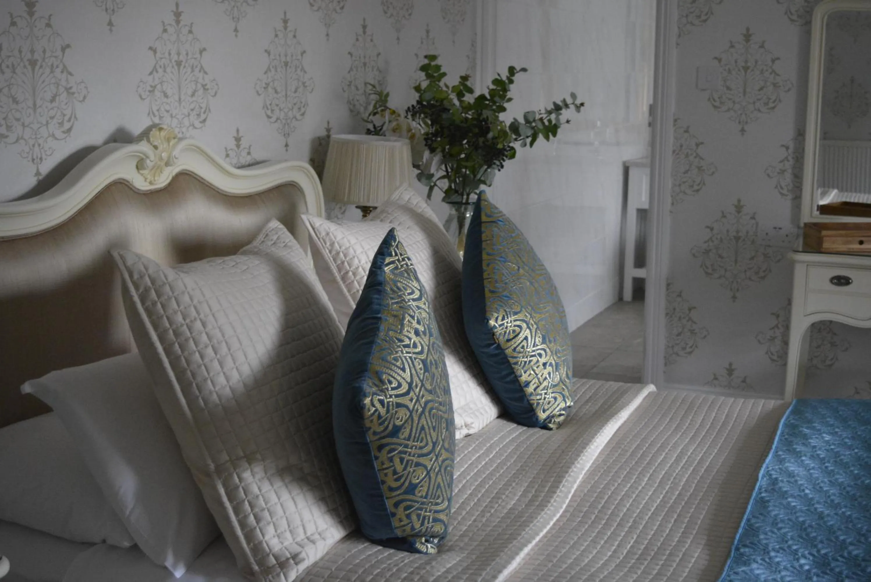 Shower, Bed in Stallingborough Grange Hotel