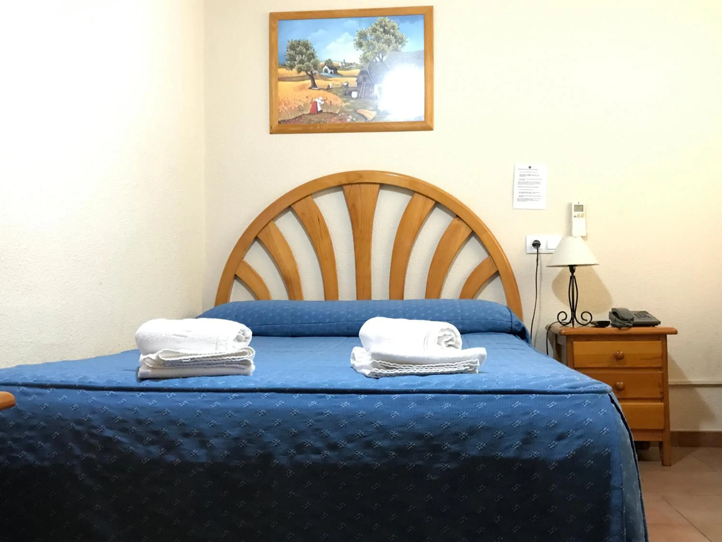 Bedroom, Bed in Hostal El Pilar