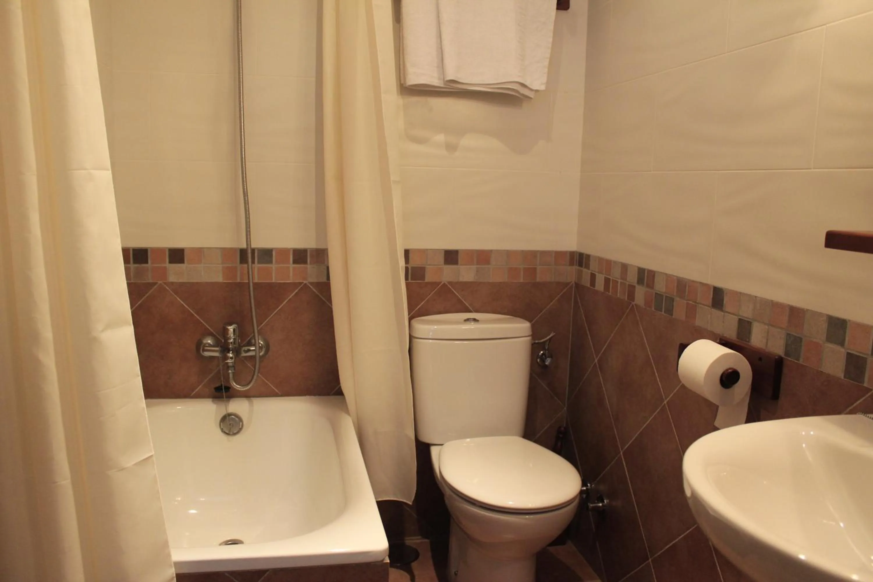 Bathroom in Hostal El Pilar