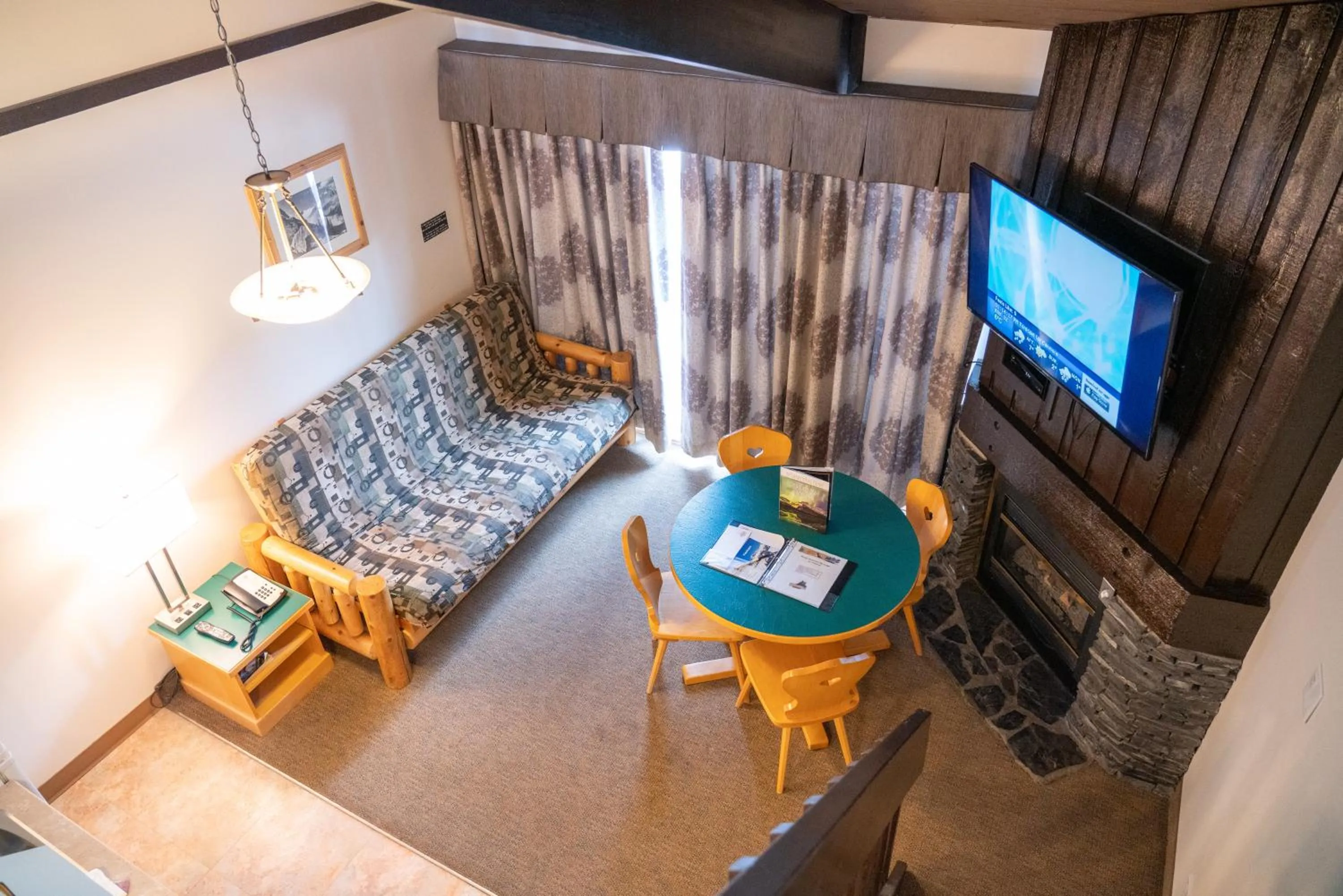 TV and multimedia in Rocky Mountain Ski Lodge