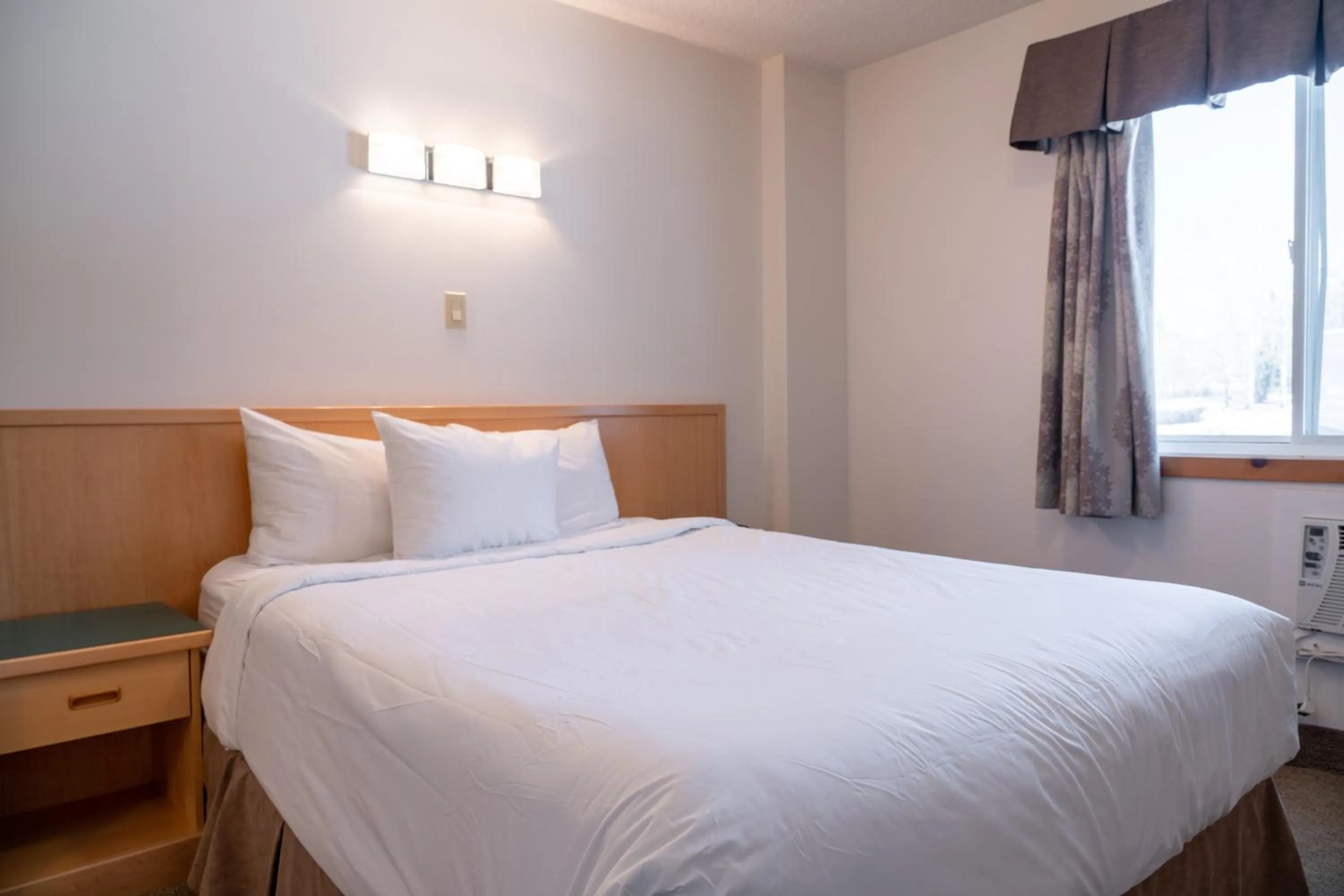 Bedroom, Bed in Rocky Mountain Ski Lodge