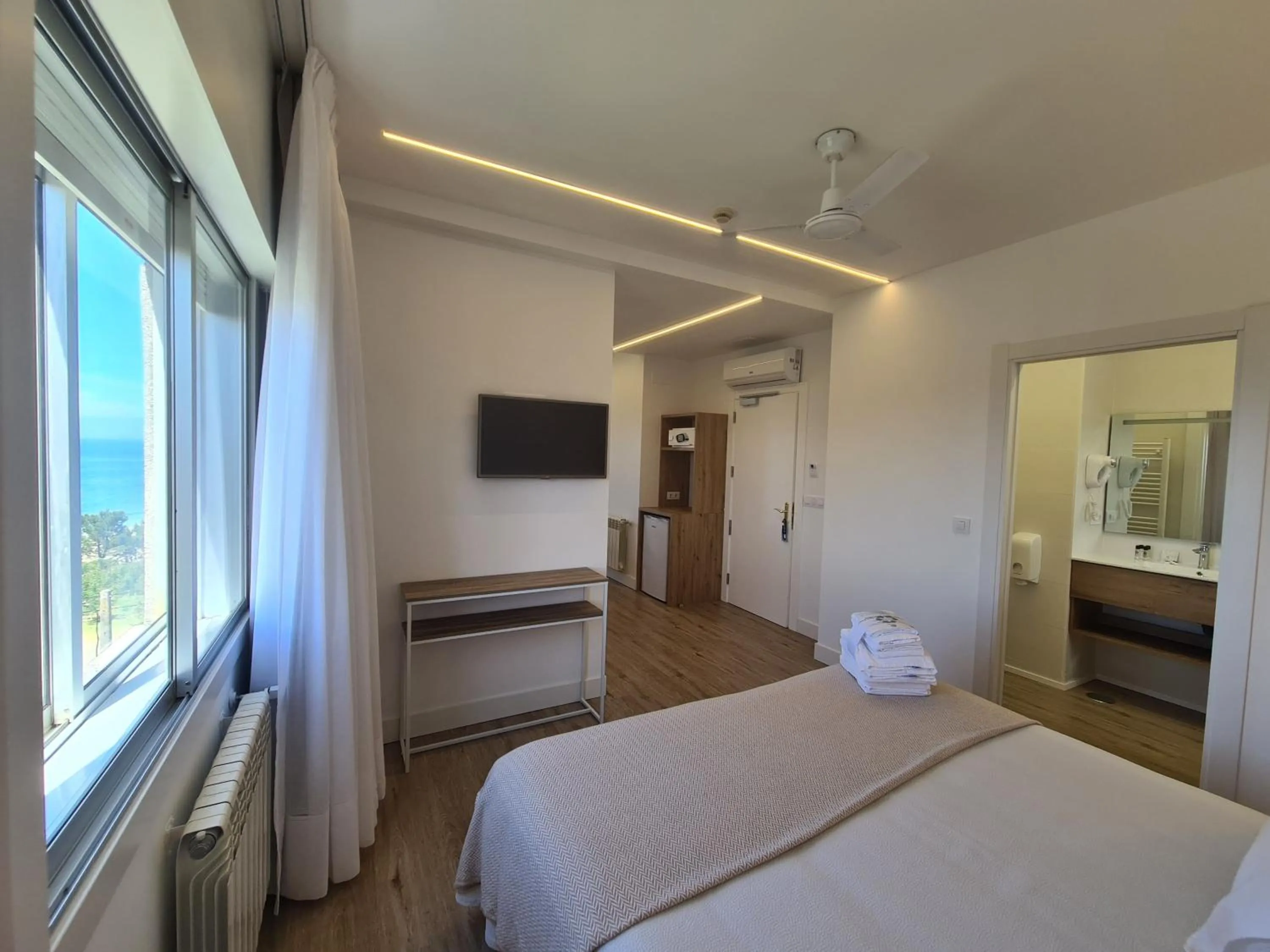 Photo of the whole room in Hotel Mar Azul