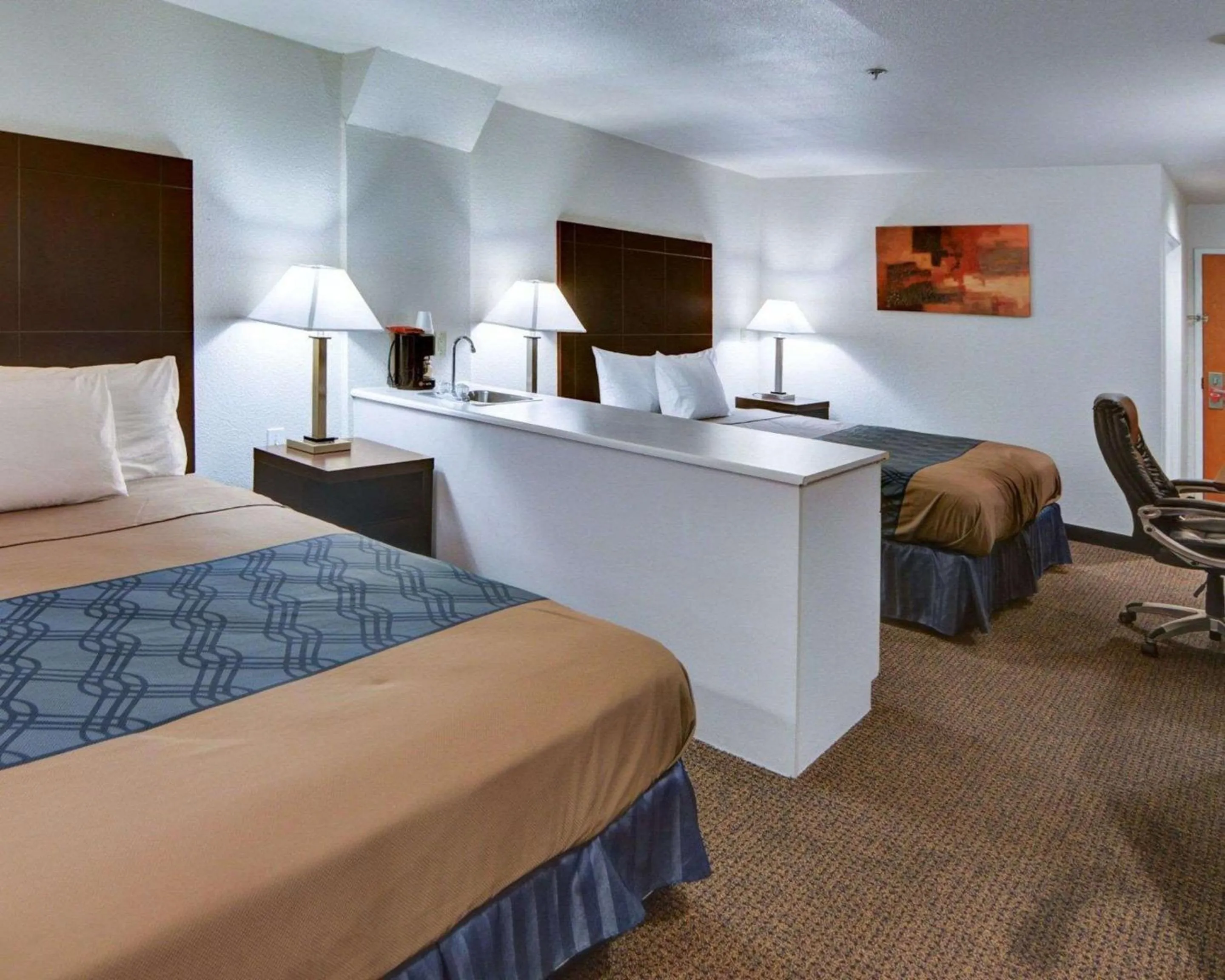 Photo of the whole room, Bed in Rodeway Inn & Suites Lewisville I-35