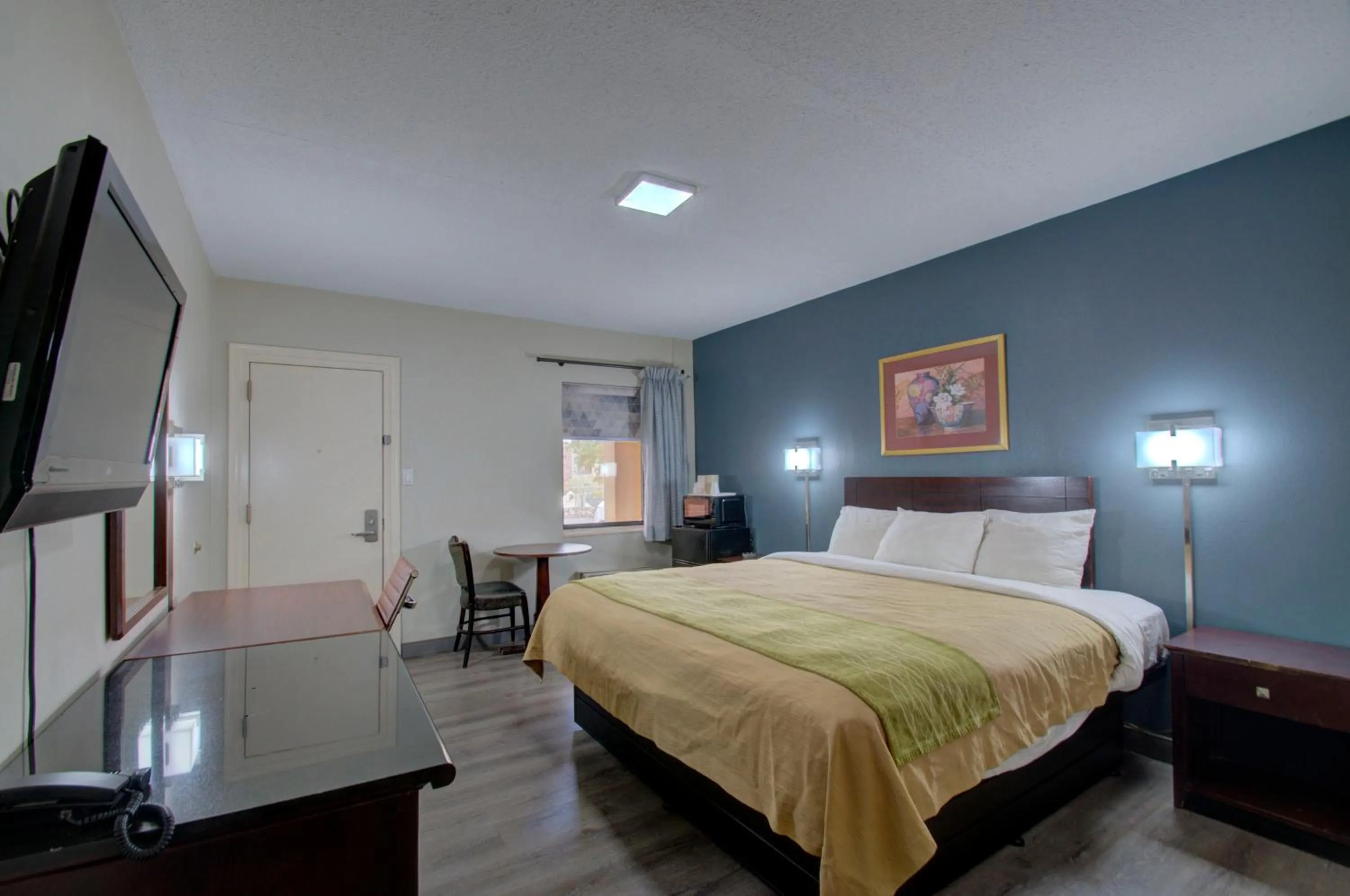 Bed in Budget Inn Falls Church