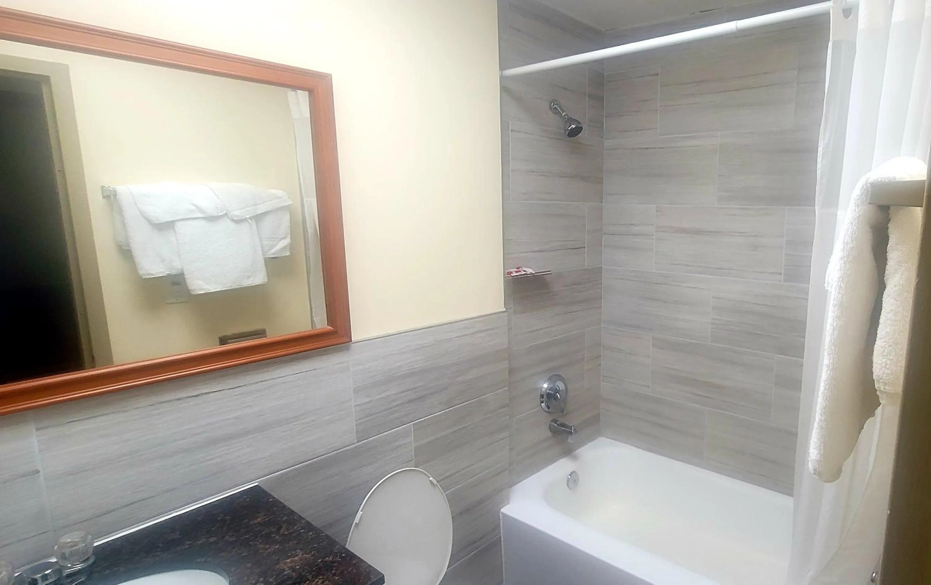 Bathroom in Jets Motor Inn