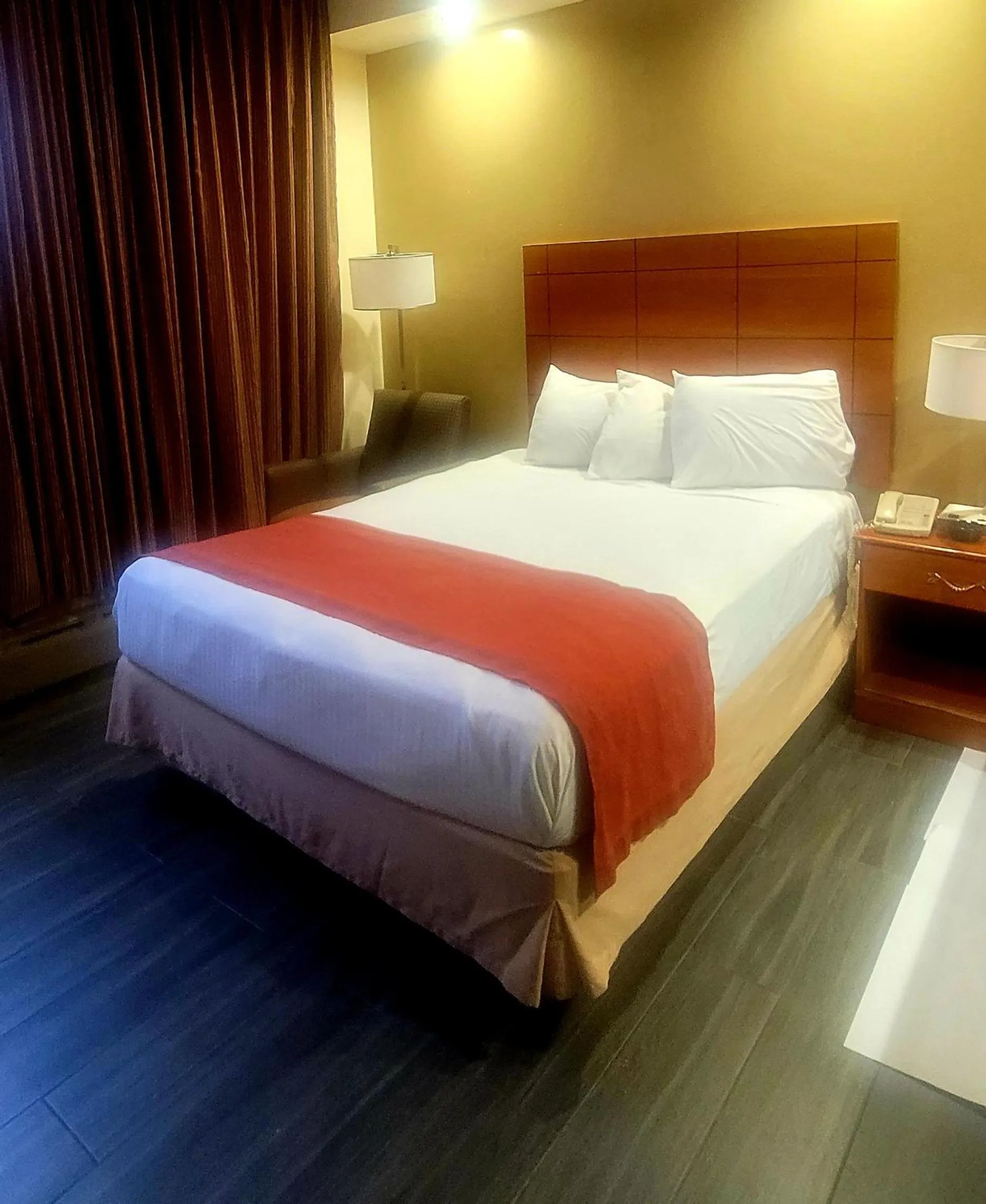 Bed in Jets Motor Inn