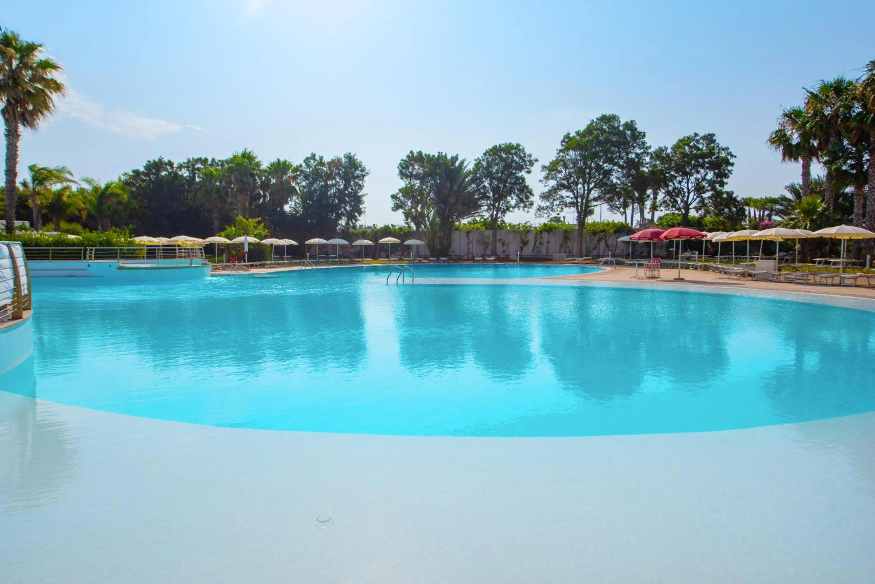 Swimming pool in Riva Marina Resort - CDSHotels