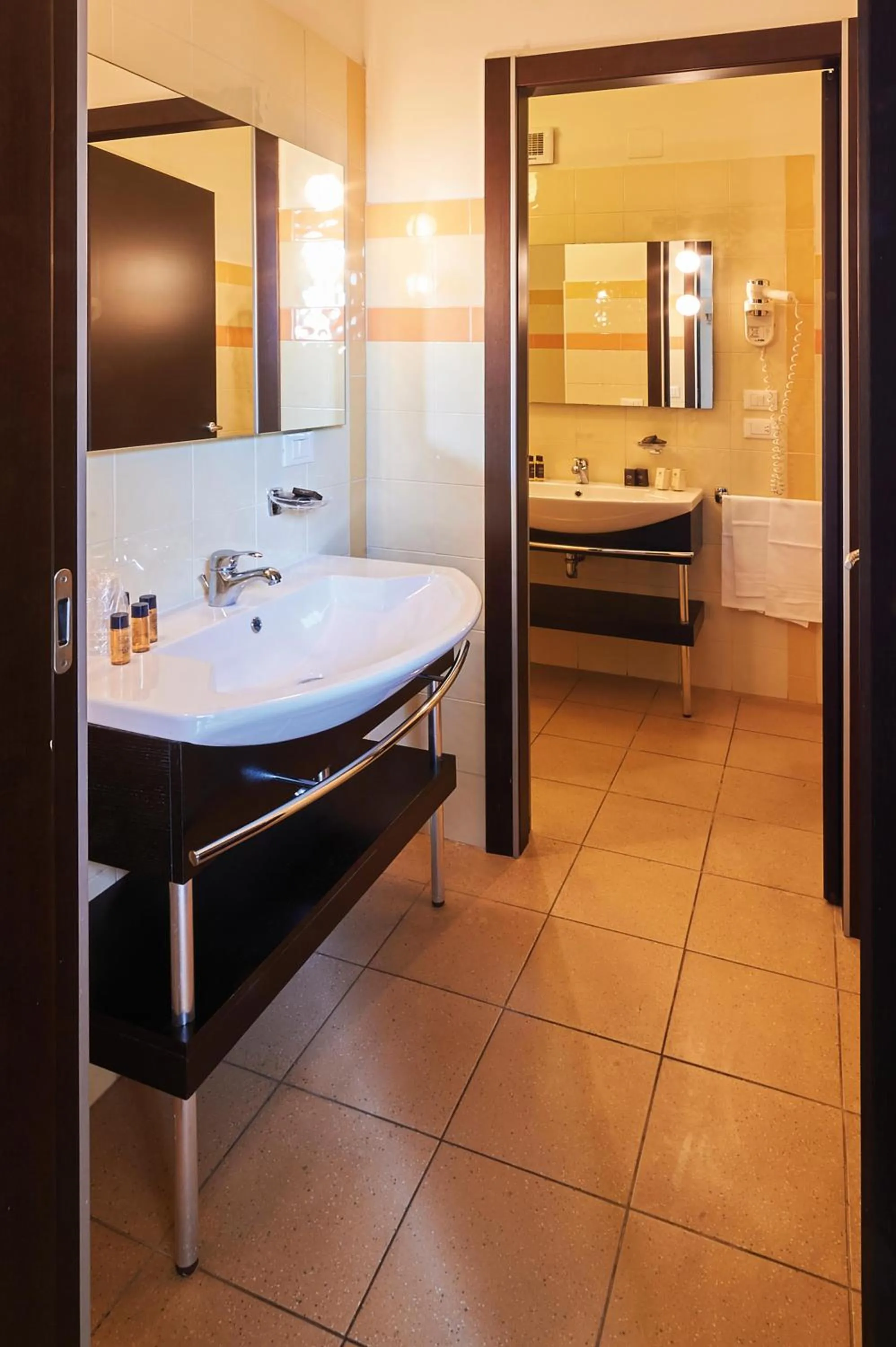 Bathroom in Riva Marina Resort - CDSHotels