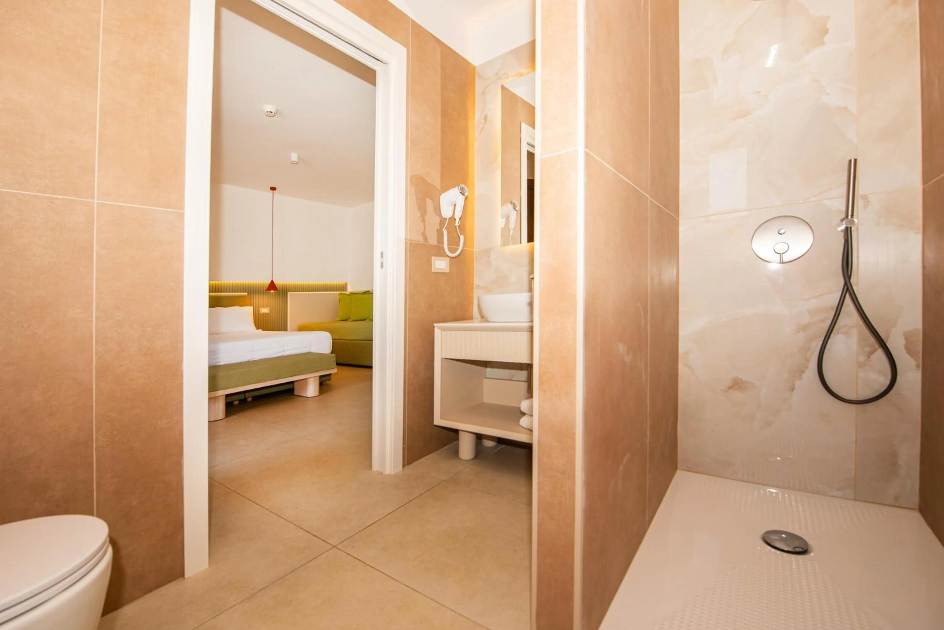 Shower, Bed in Riva Marina Resort - CDSHotels