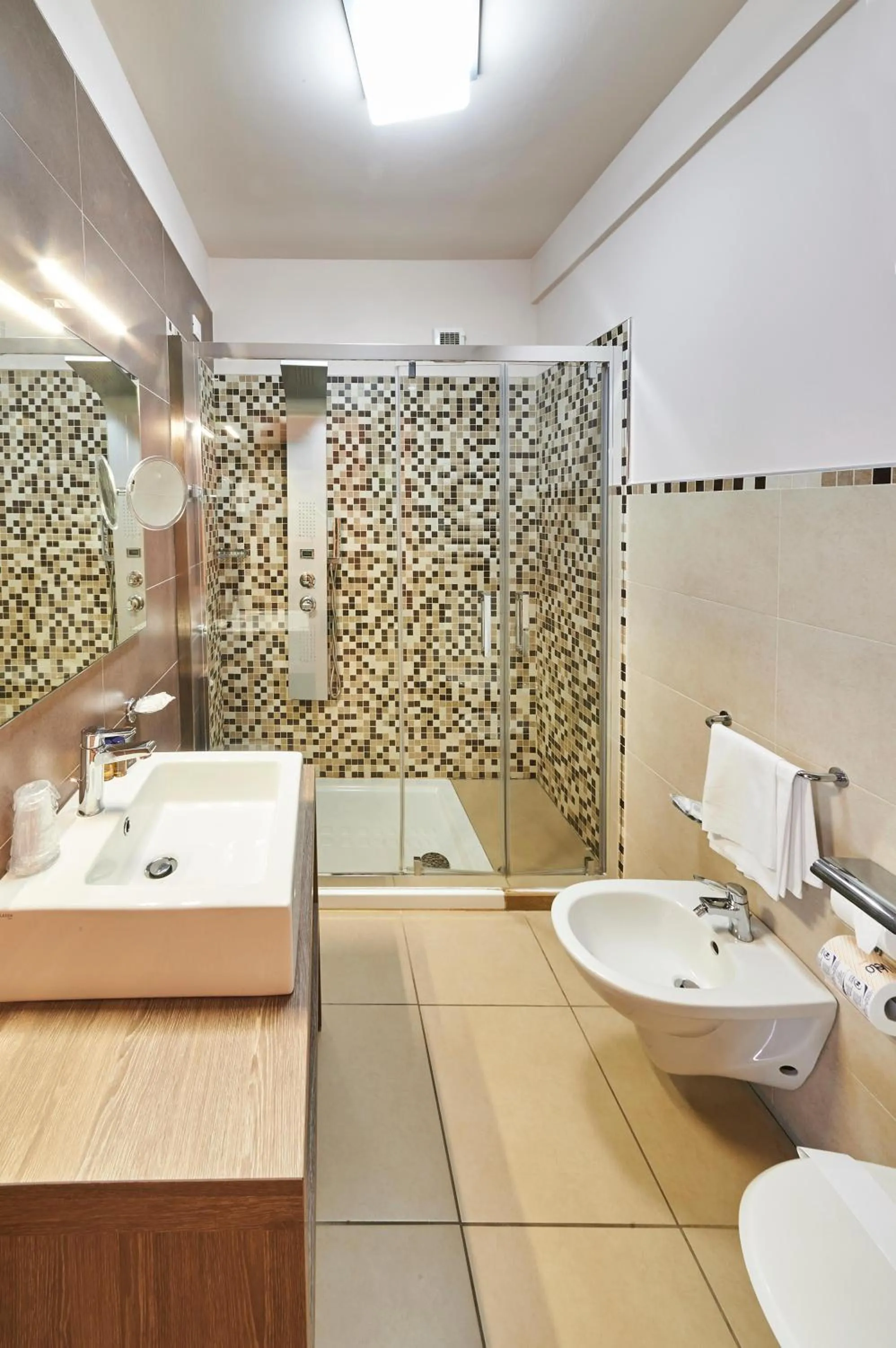 Shower in Riva Marina Resort - CDSHotels