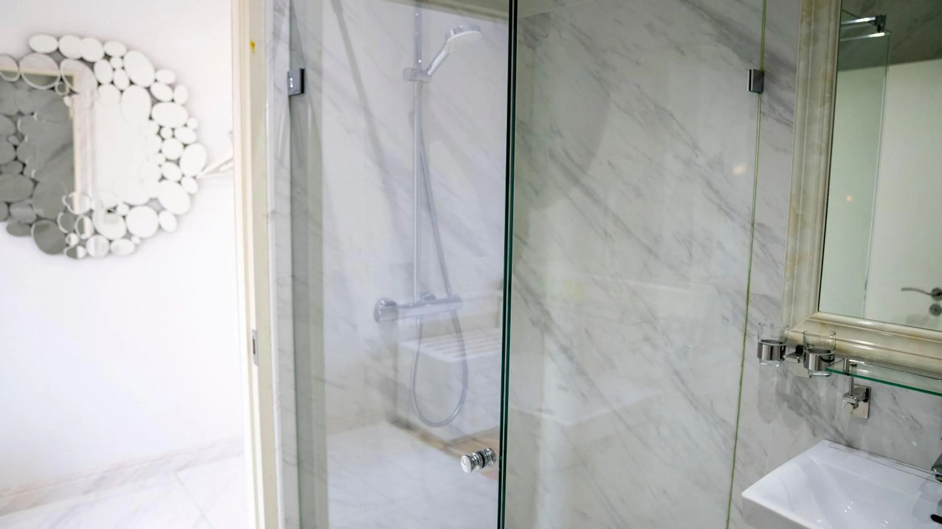 Shower in A Hotels Glostrup