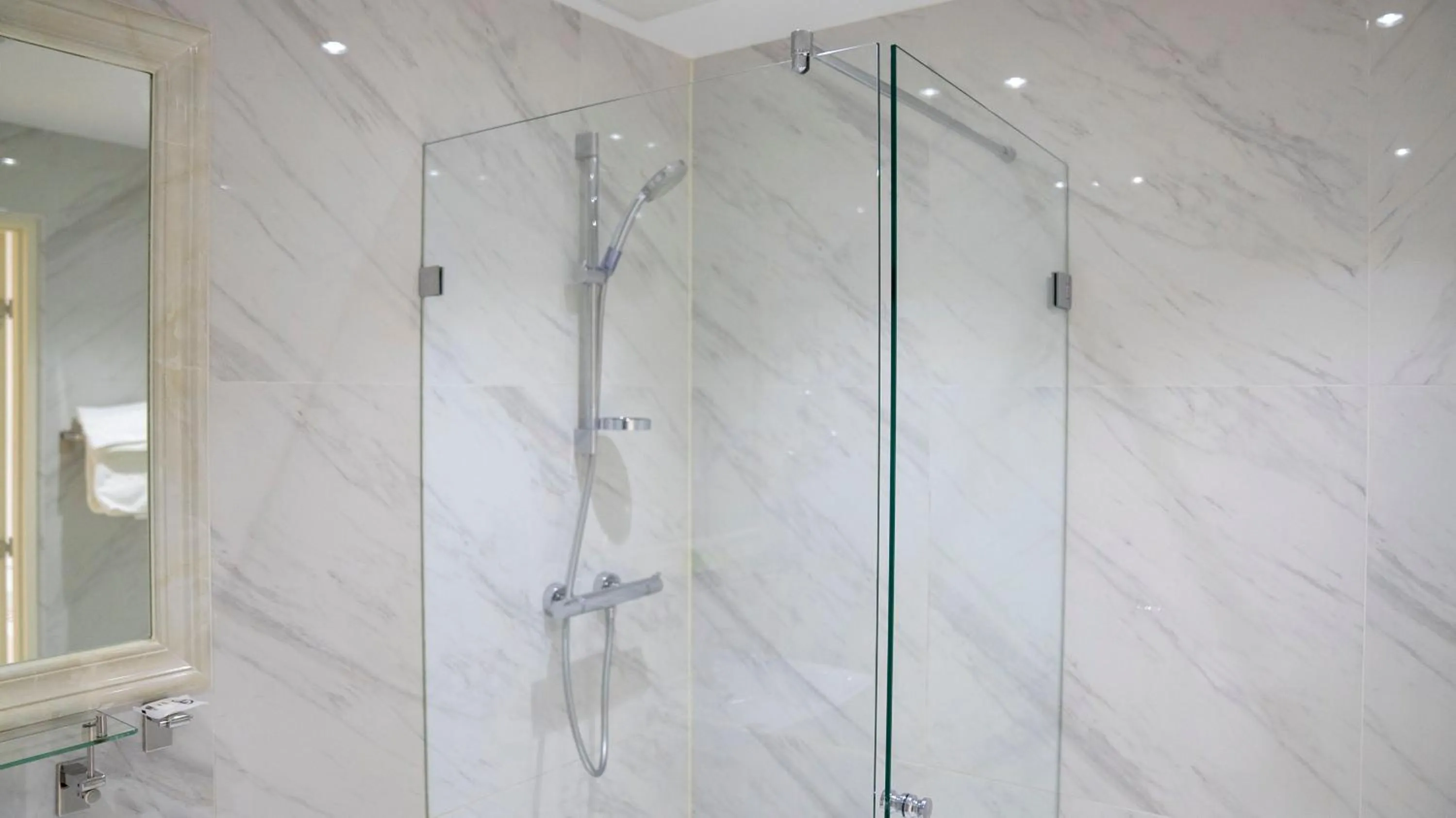 Shower in A Hotels Glostrup