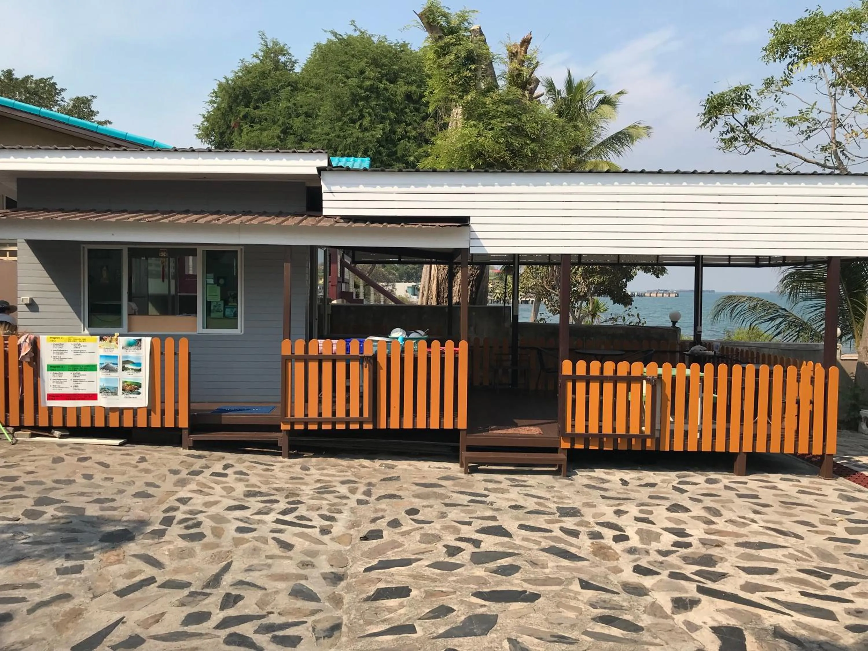 Rubtawan Sichang Resort