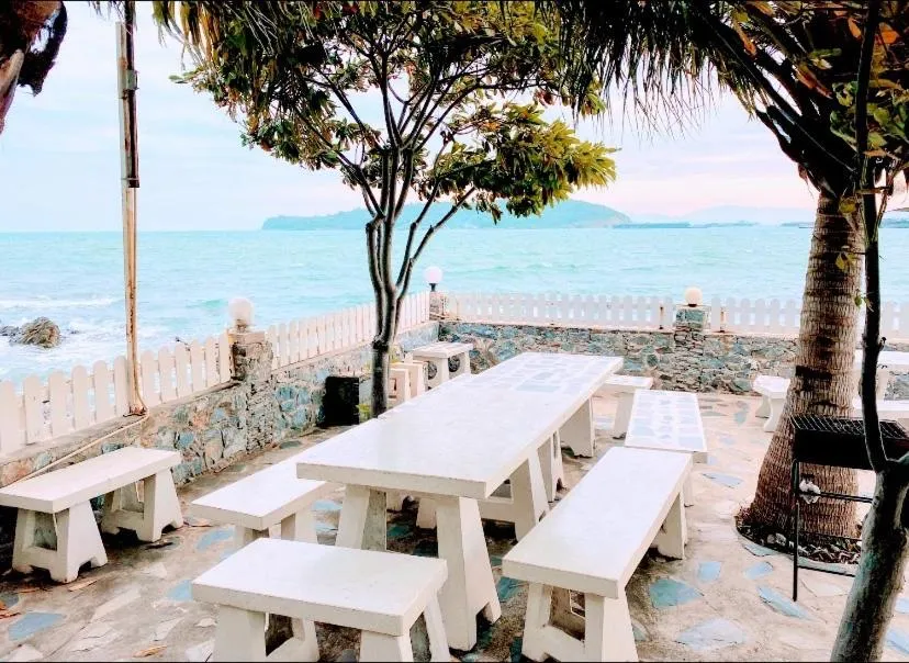 Rubtawan Sichang Resort