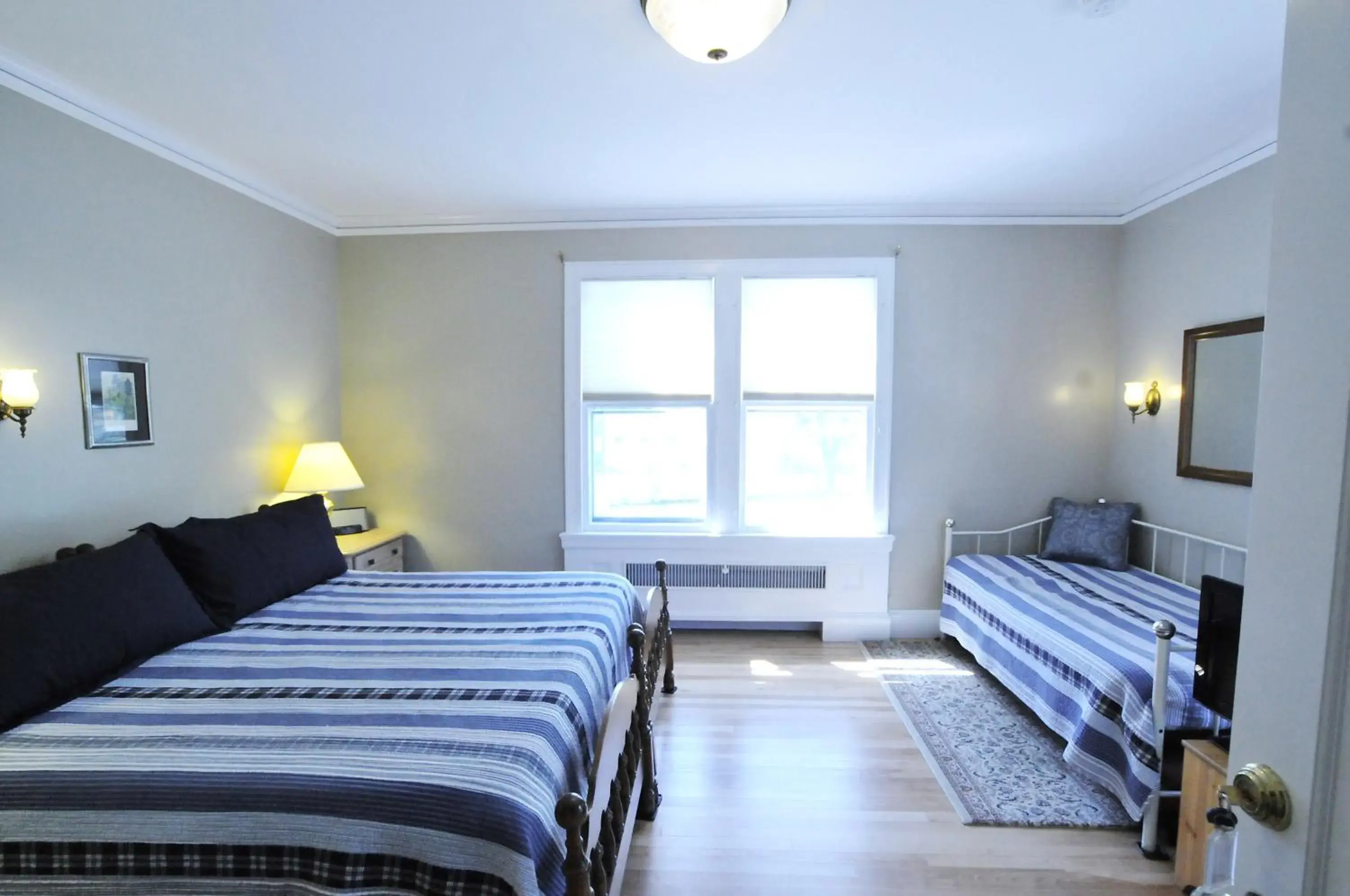 King Room in The Brewster Inn King Room in The Brewster Inn