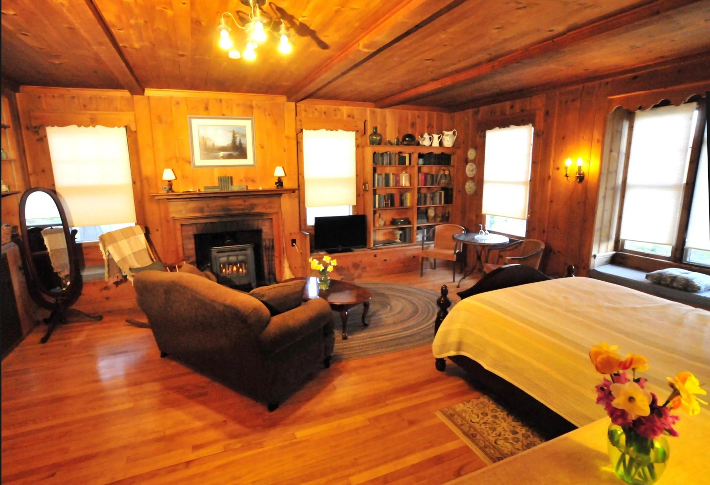 Bed in The Brewster Inn