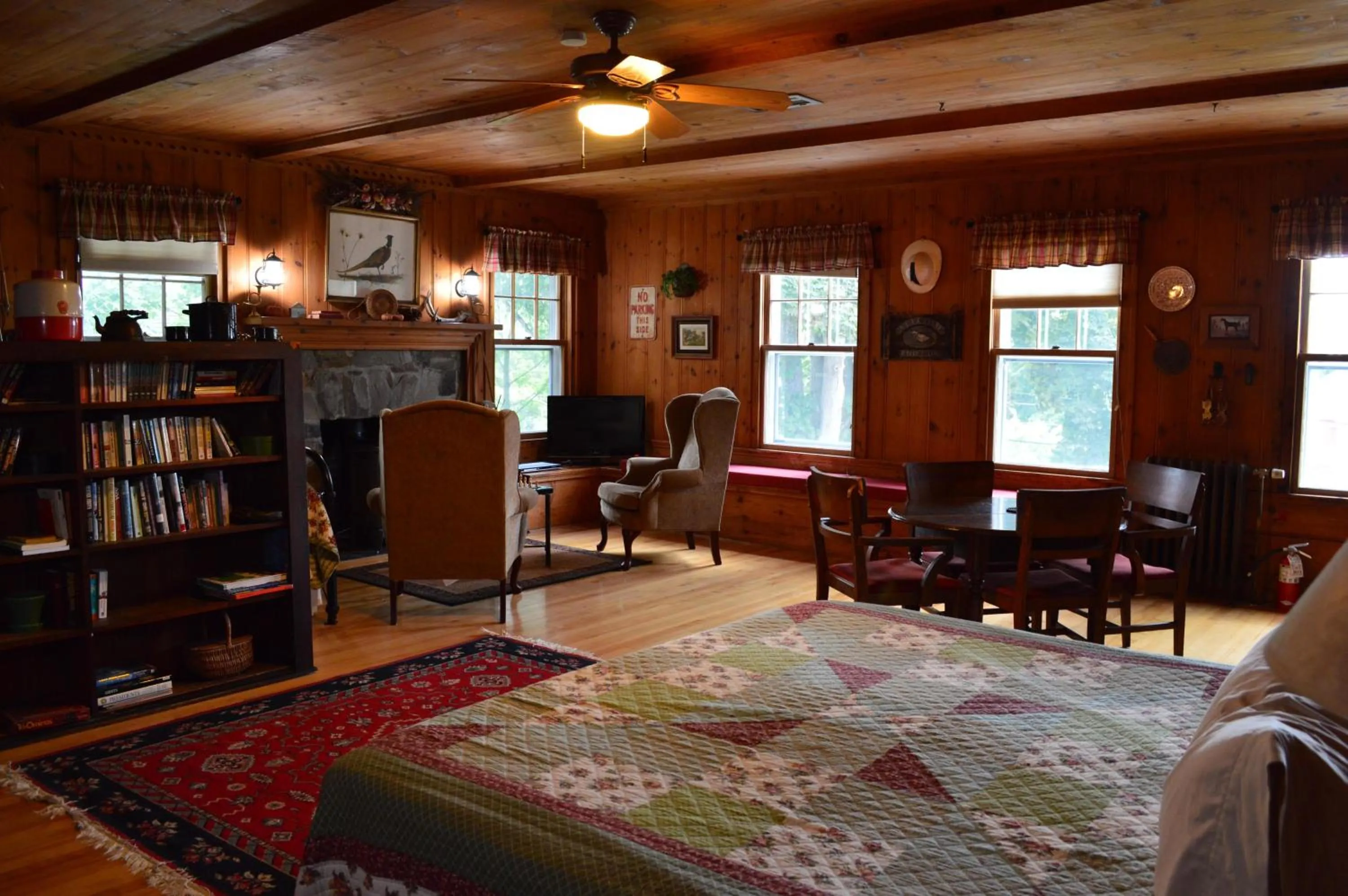 Bed in The Brewster Inn