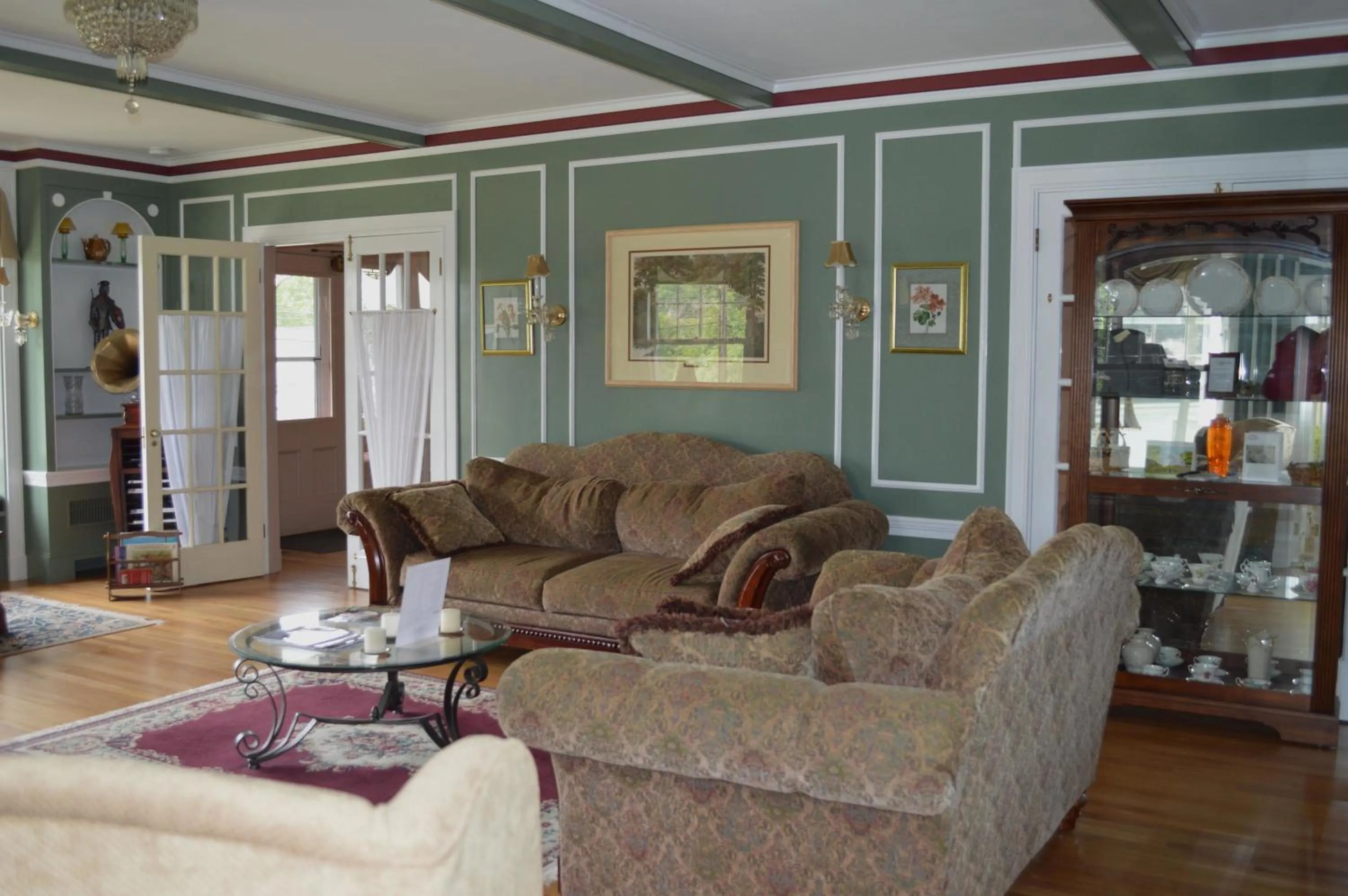 Living room in The Brewster Inn