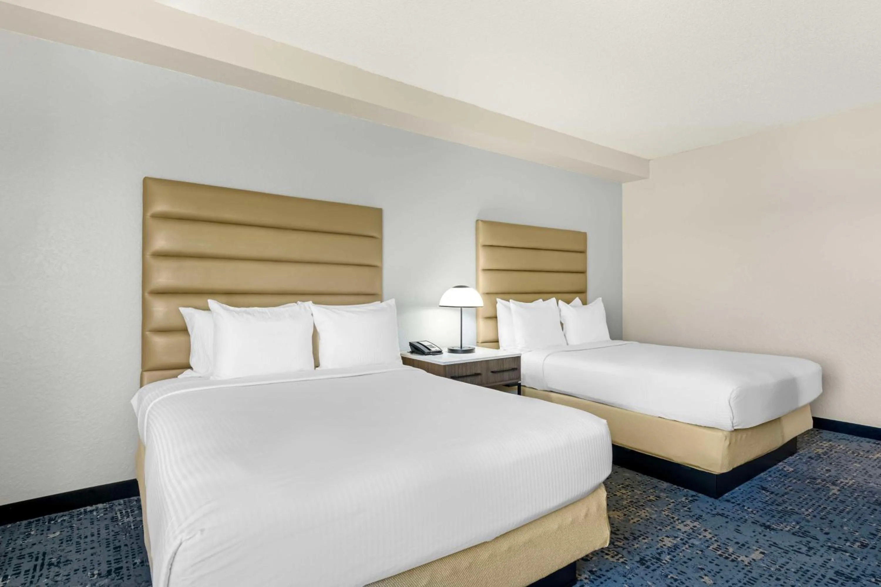 Bedroom, Bed in Best Western Plus Universal Inn - Free Shuttle to Universal Studios!