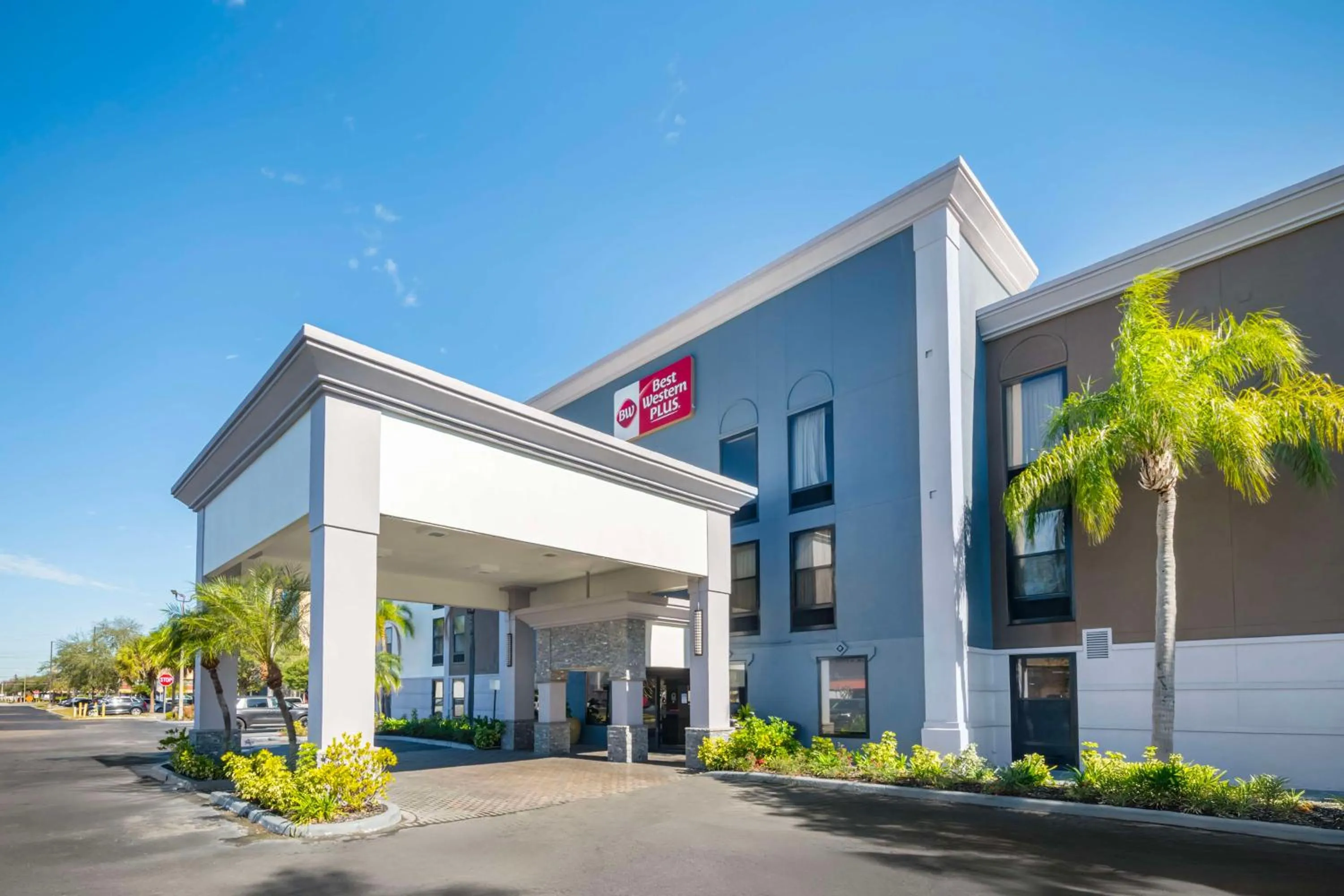 Property building in Best Western Plus Universal Inn - Free Shuttle to Universal Studios!