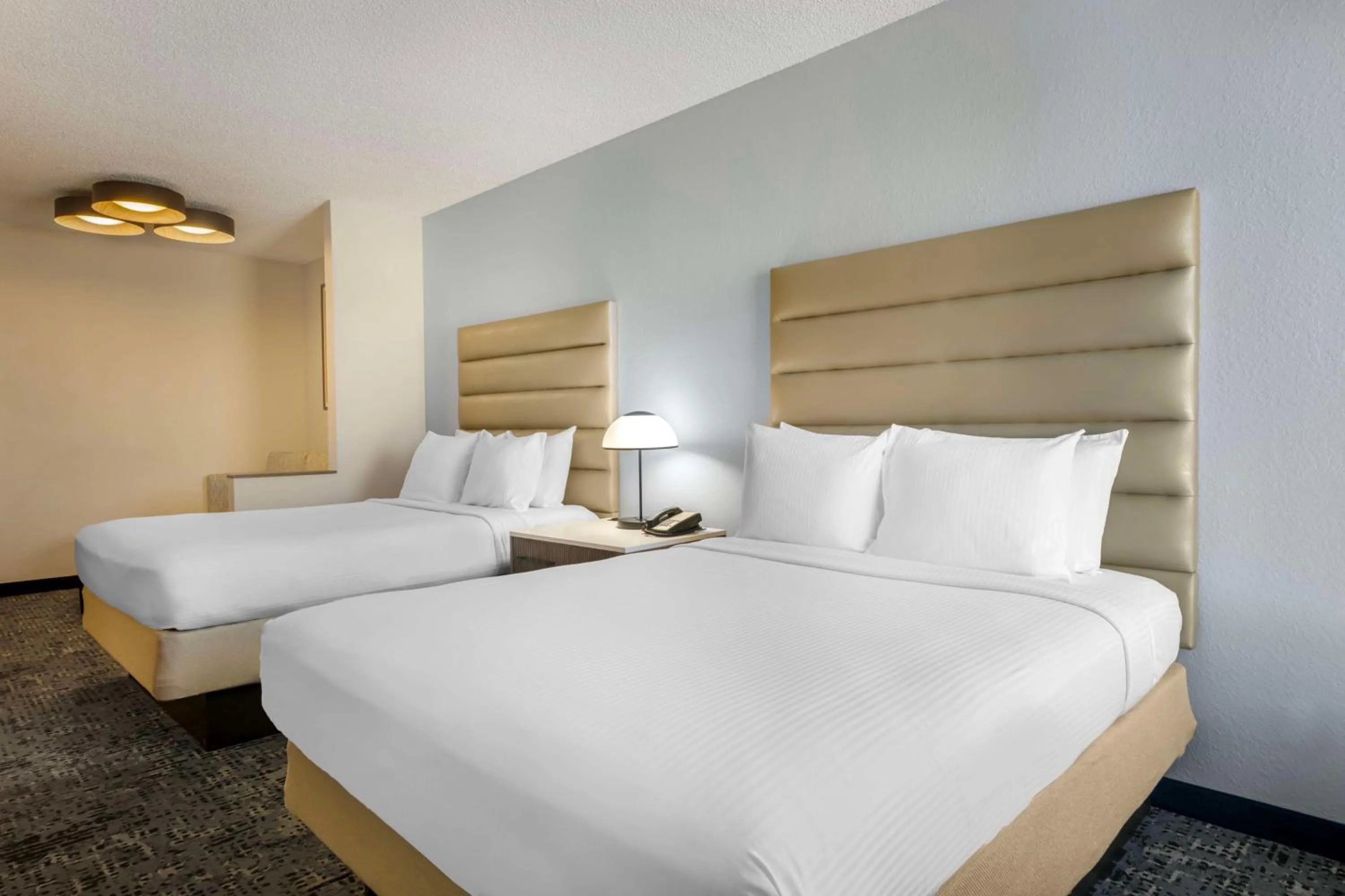 Bedroom, Bed in Best Western Plus Universal Inn - Free Shuttle to Universal Studios!