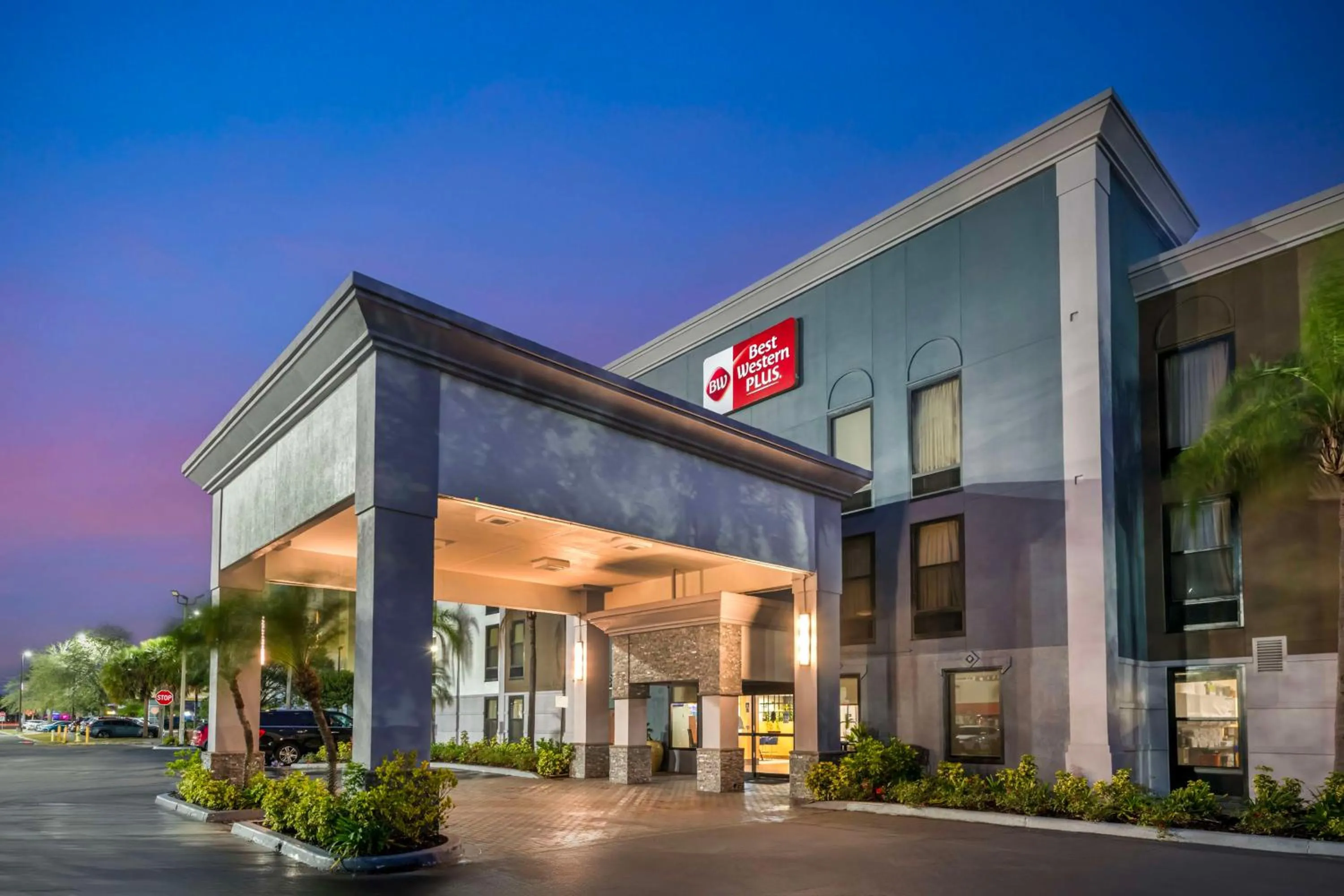 Property building in Best Western Plus Universal Inn - Free Shuttle to Universal Studios!