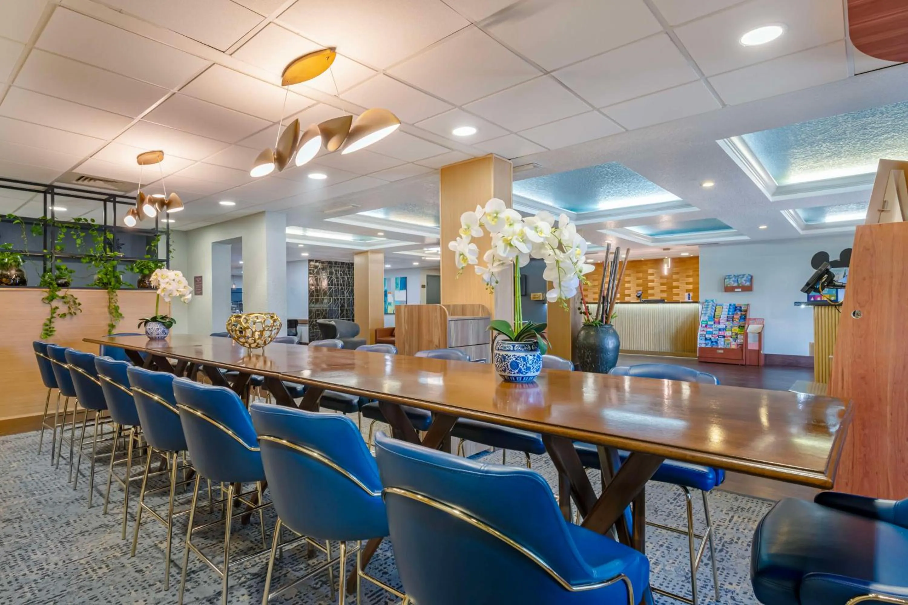 Breakfast in Best Western Plus Universal Inn - Free Shuttle to Universal Studios!