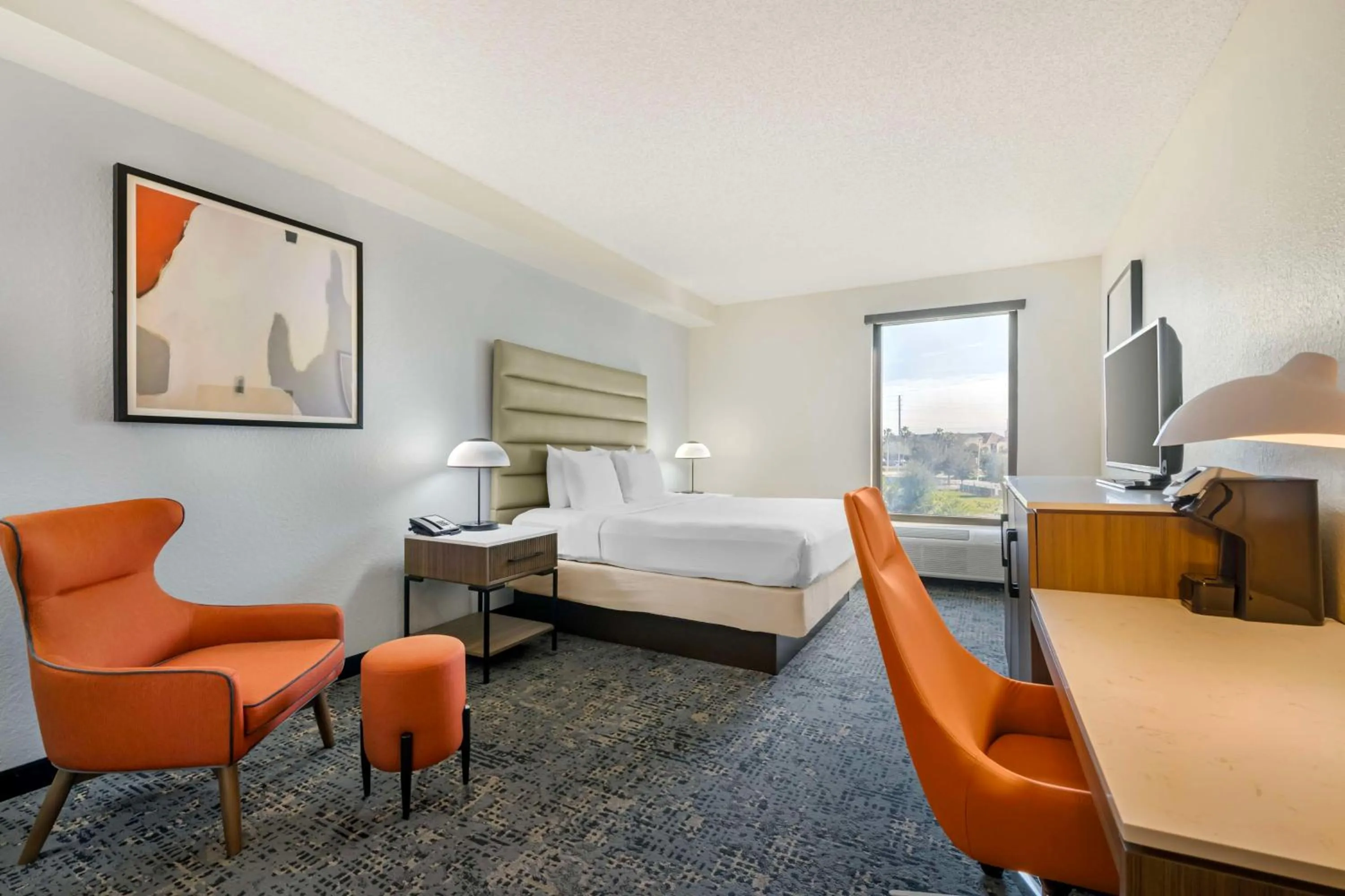 Bedroom, Bed in Best Western Plus Universal Inn - Free Shuttle to Universal Studios!