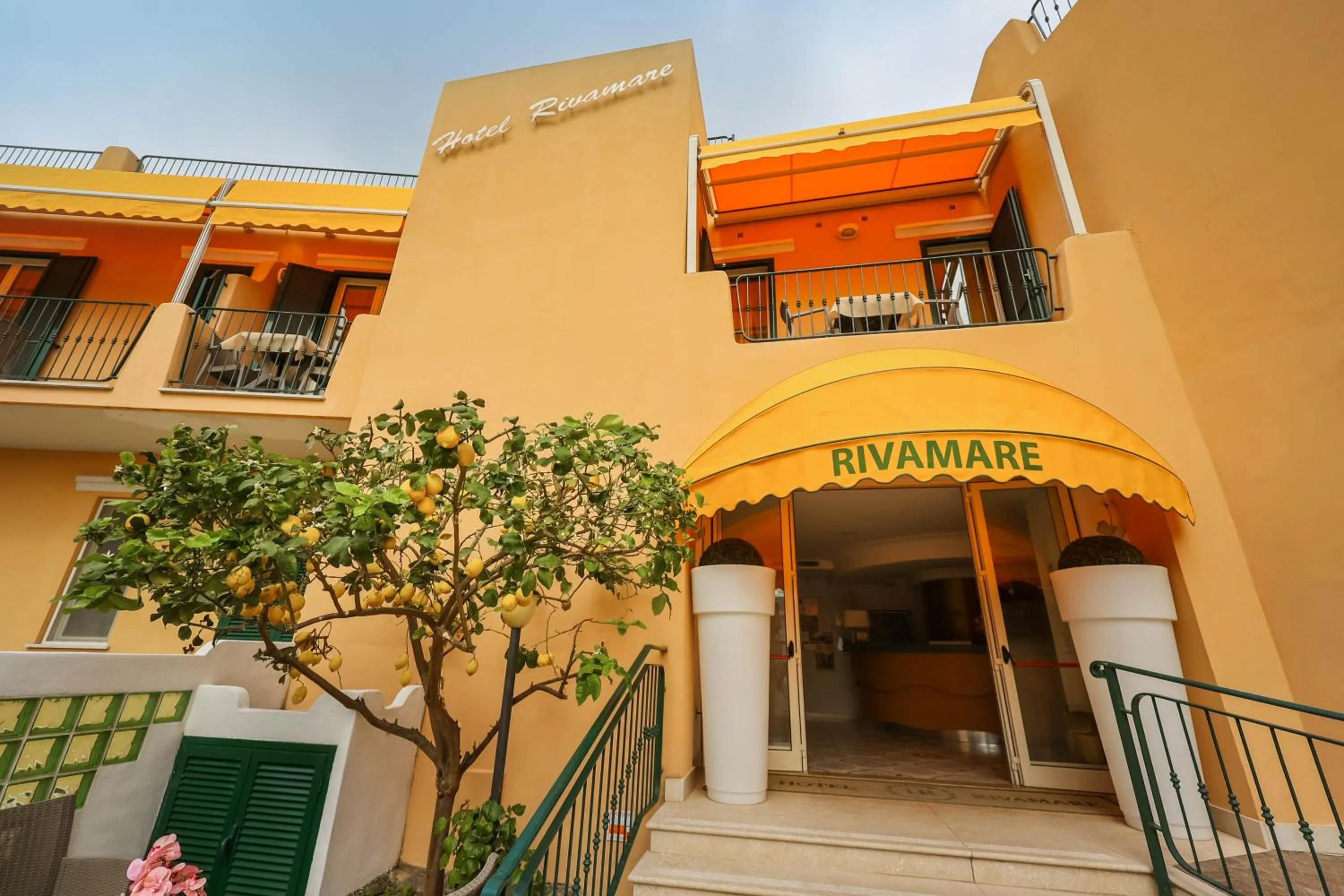Facade/entrance in Hotel Rivamare