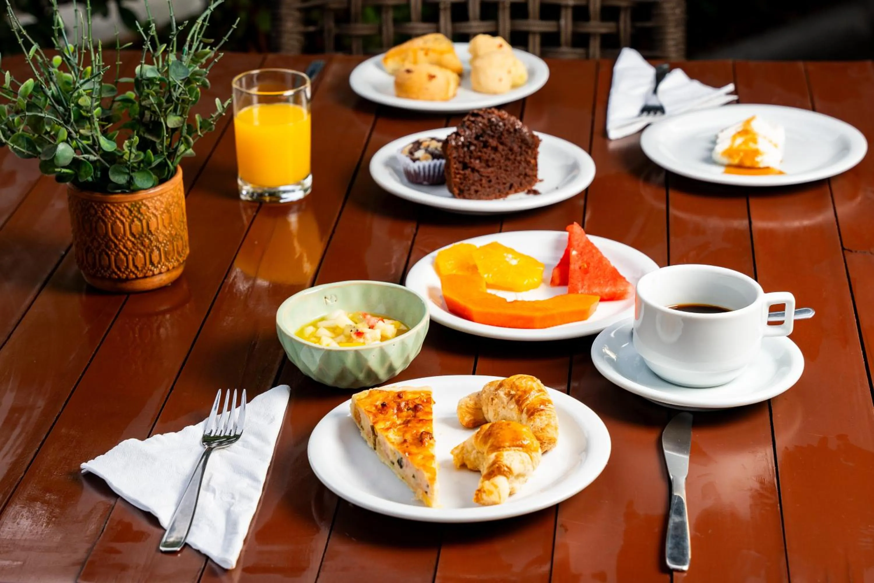 Food and drinks in Nadai Confort Hotel e Spa