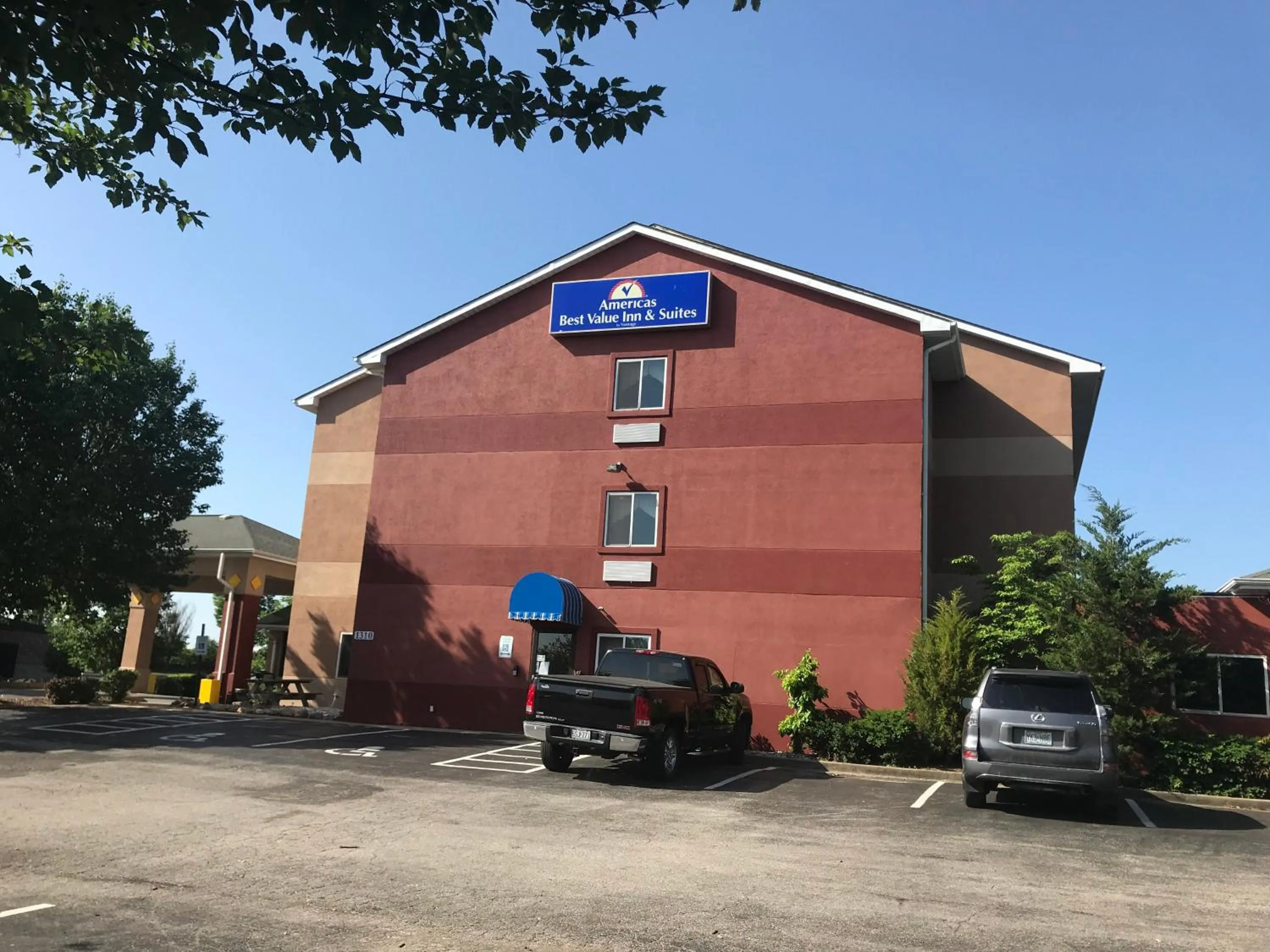 Property building in Americas Best Value Inn and Suites Saint Charles