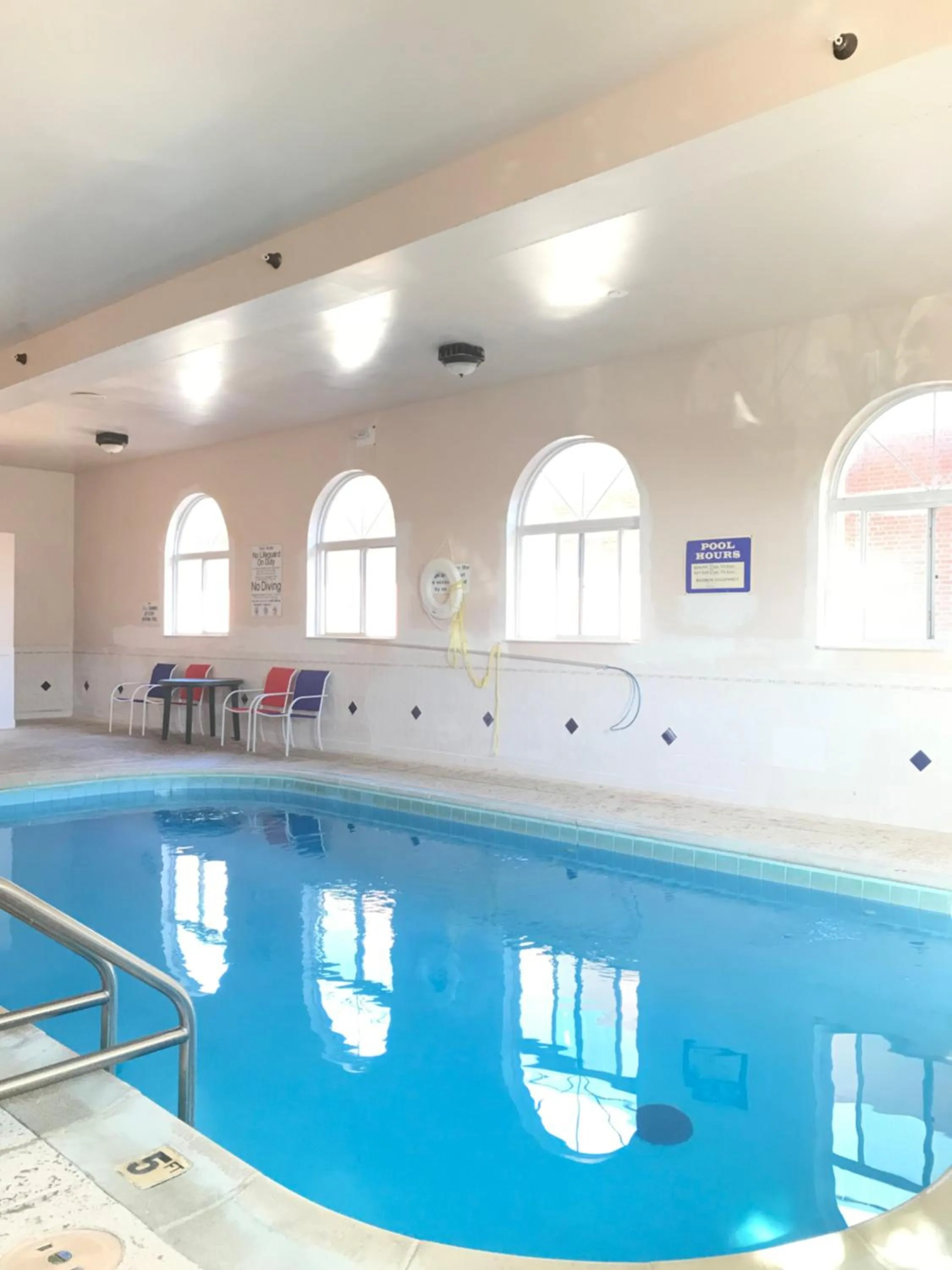 Swimming pool in Americas Best Value Inn and Suites Saint Charles