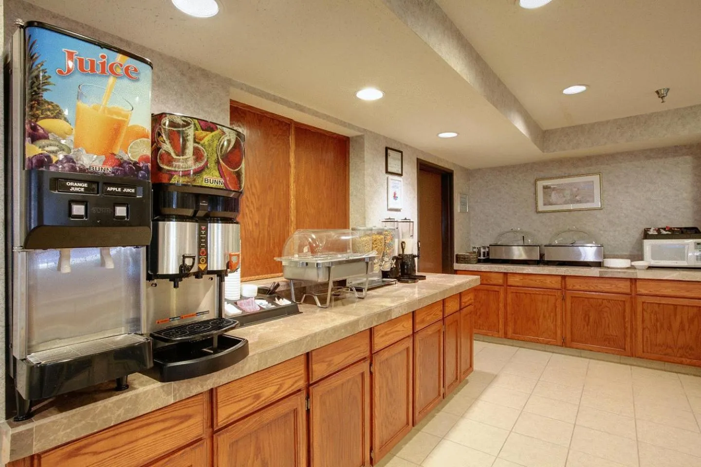 Food in Americas Best Value Inn and Suites Saint Charles