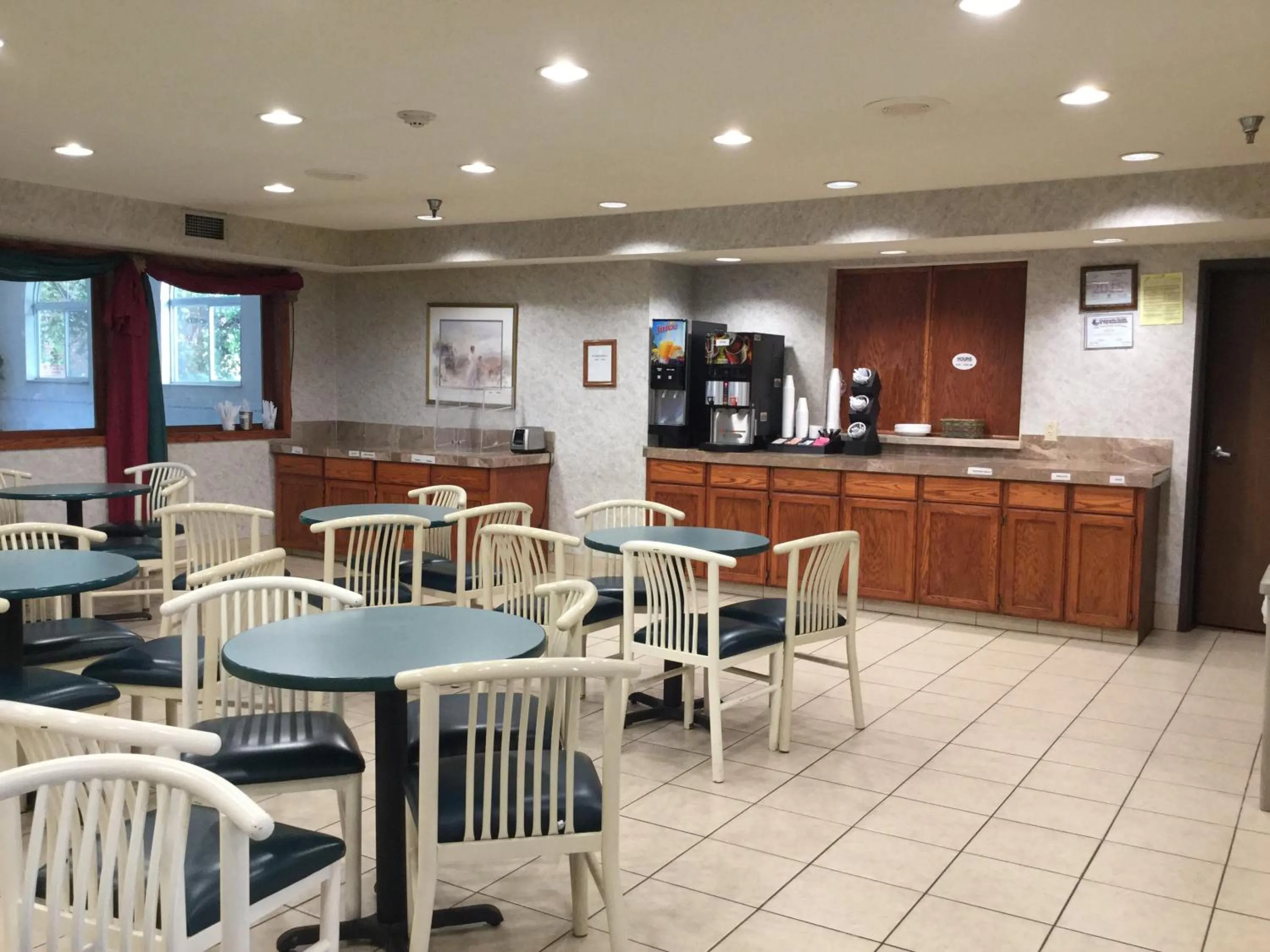 Continental breakfast in Americas Best Value Inn and Suites Saint Charles