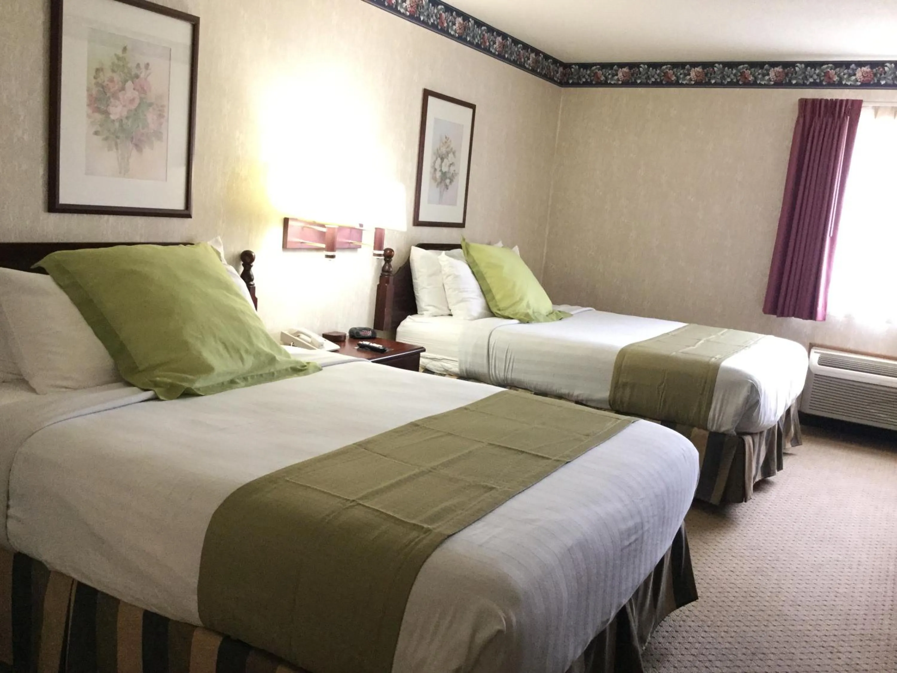 Bed in Americas Best Value Inn and Suites Saint Charles