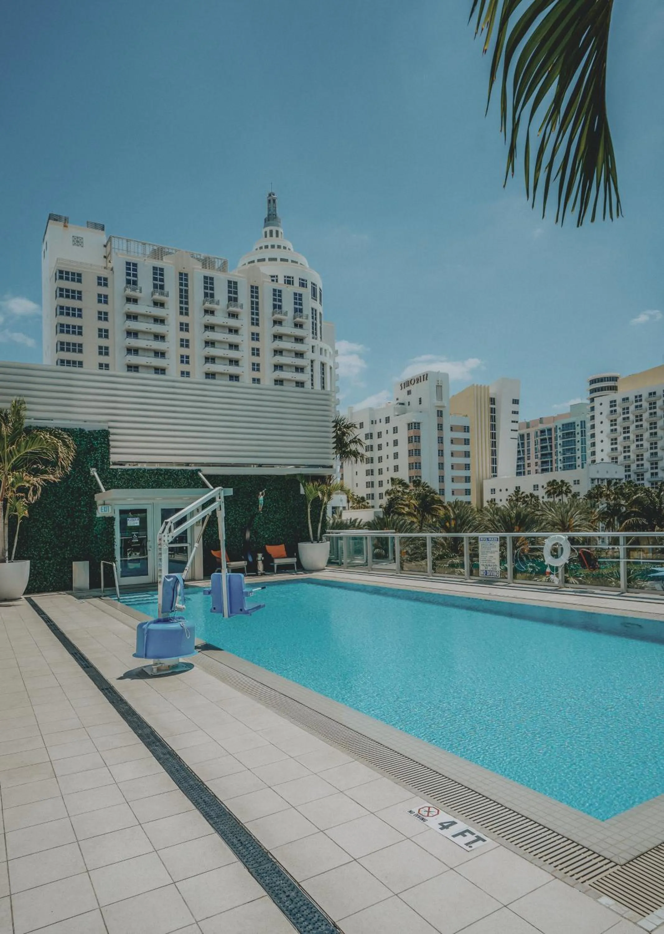 Swimming pool in Iberostar Waves Berkeley Shore