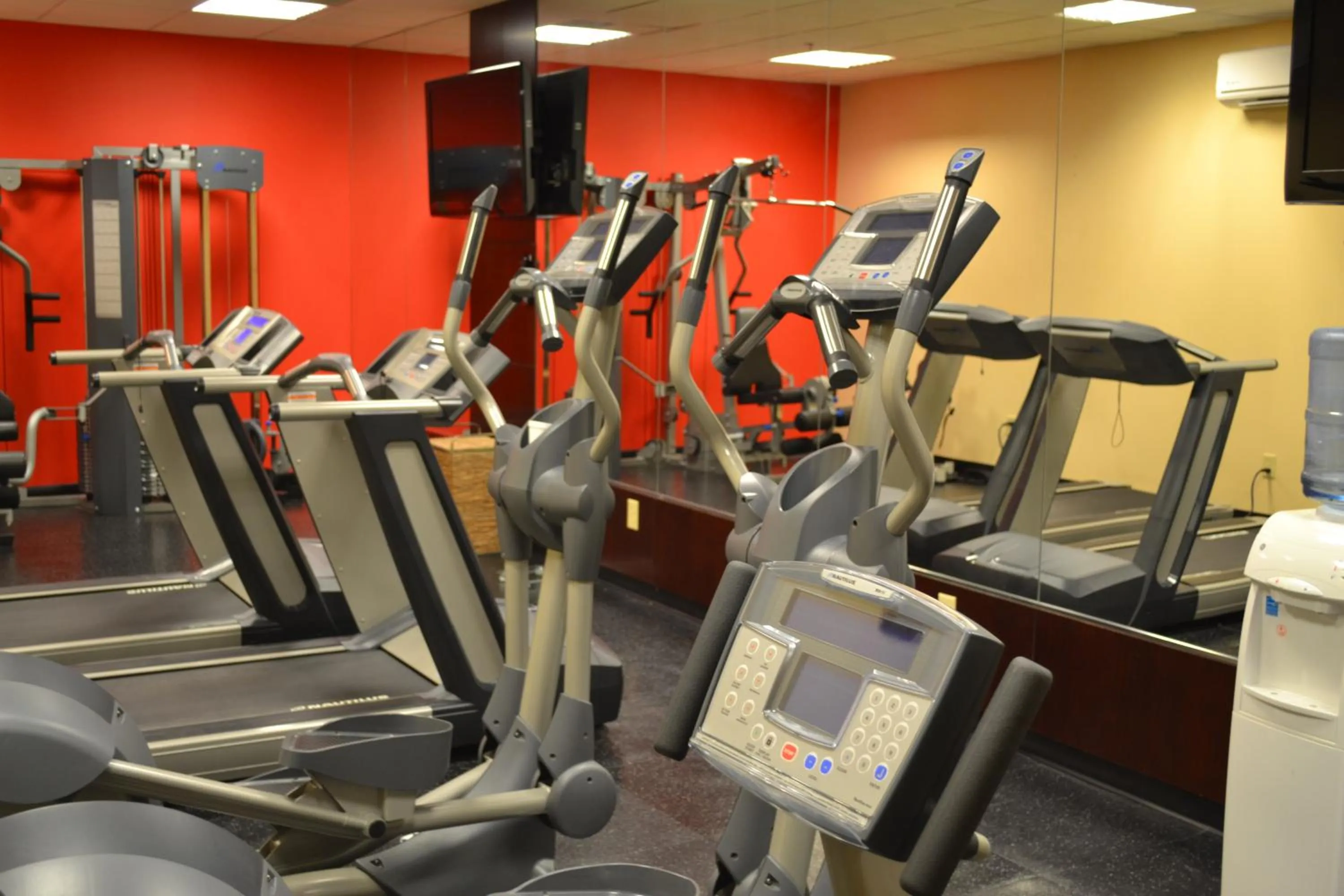Fitness centre/facilities in Radisson Hotel Toronto Airport West