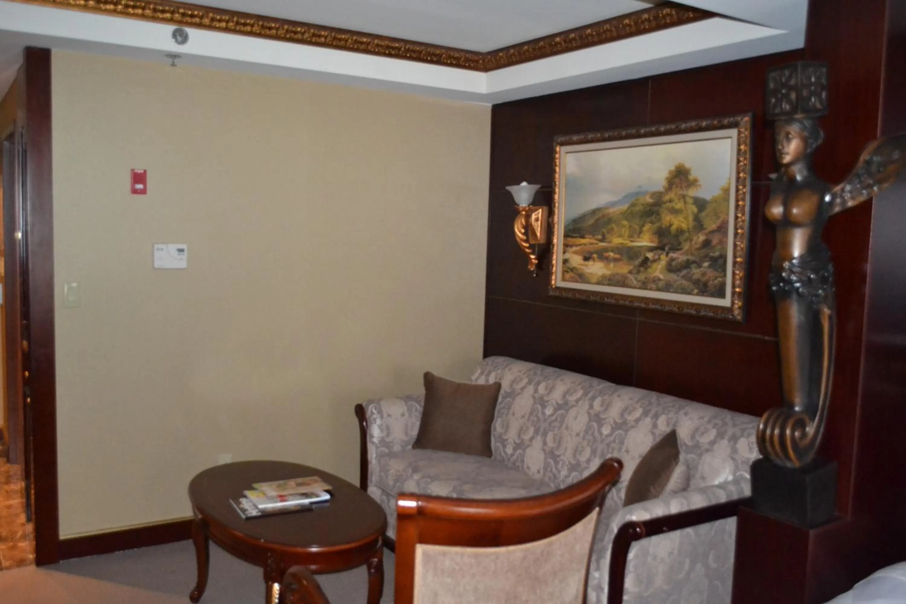 Seating area in Radisson Hotel Toronto Airport West