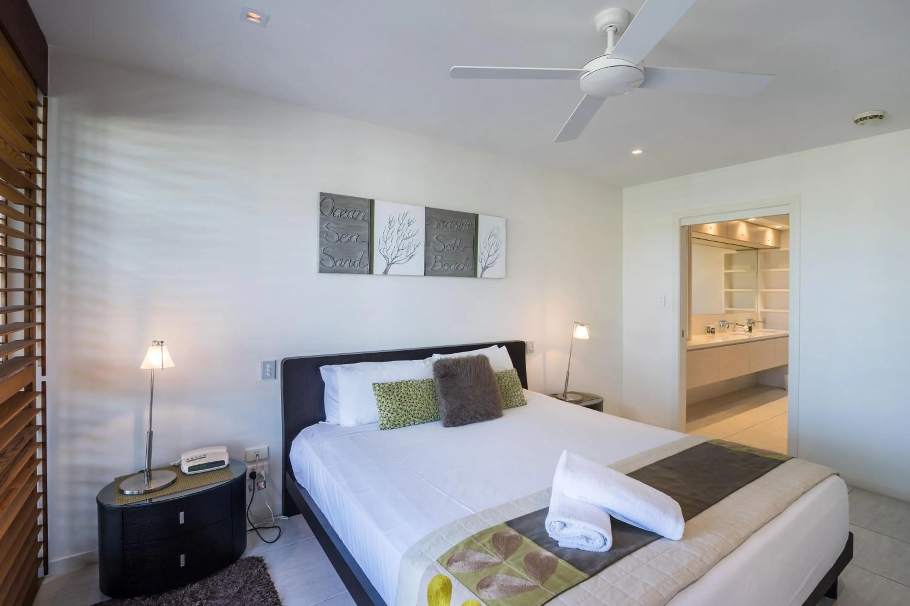 Bedroom, Bed in Offshore Noosa Resort