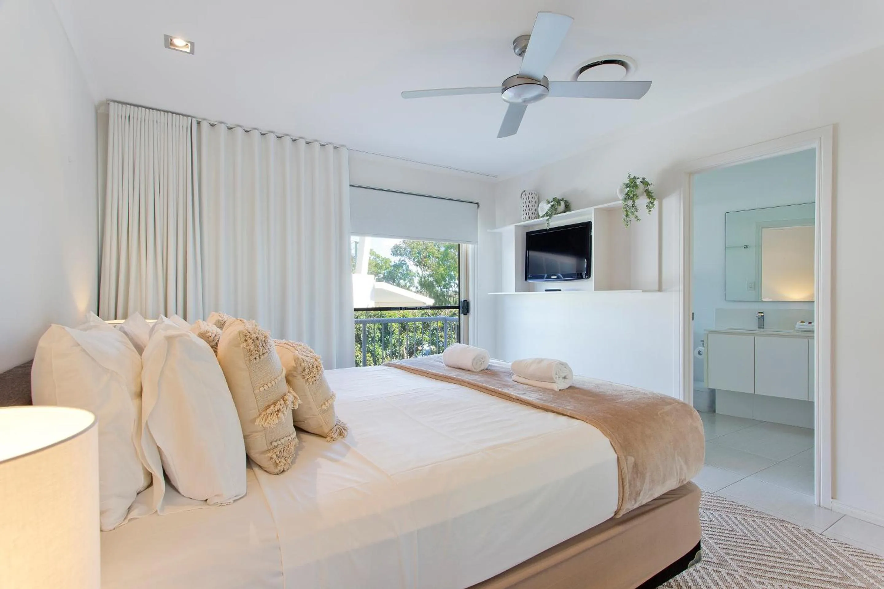 Bed in Offshore Noosa Resort