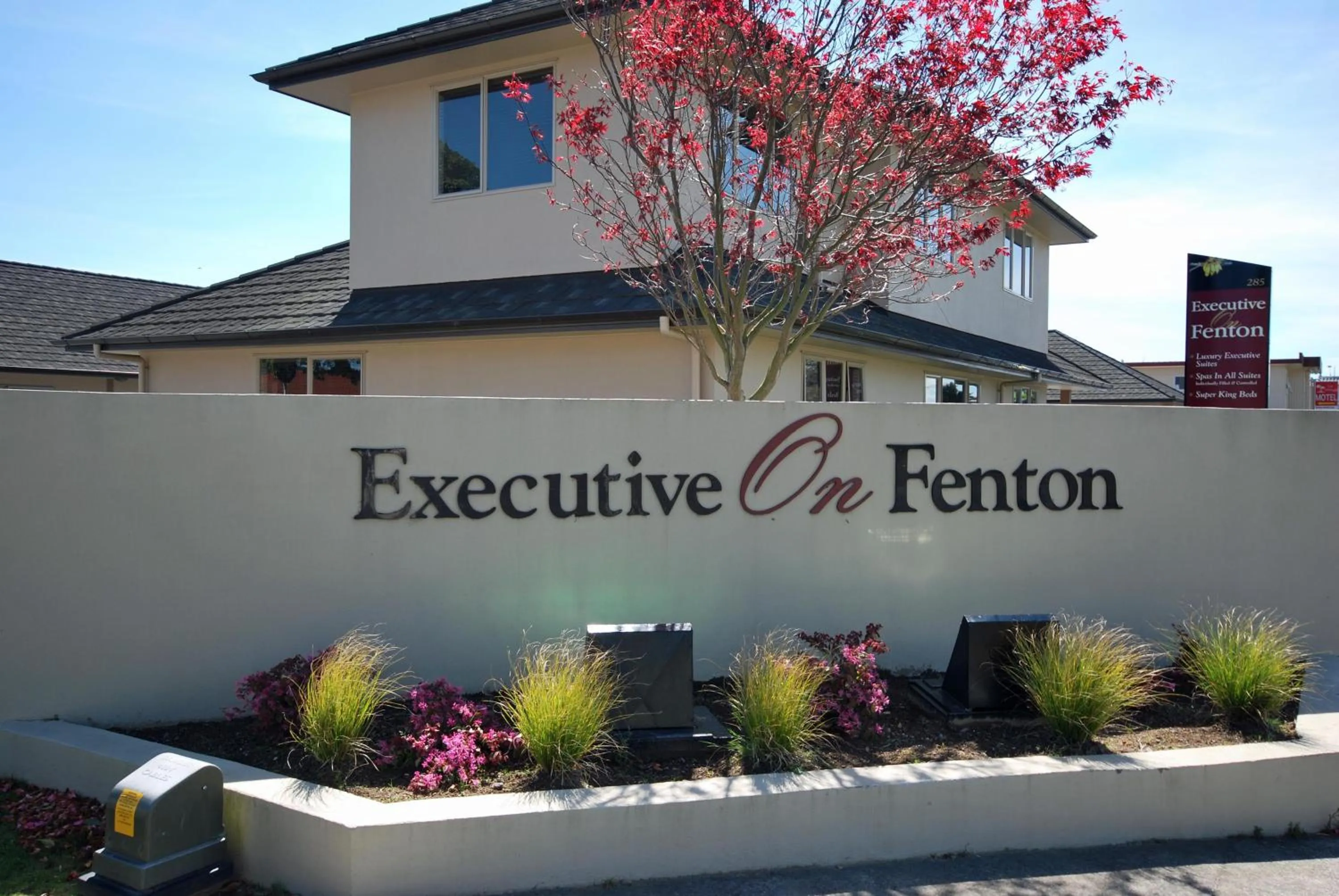 Logo/Certificate/Sign in Executive On Fenton
